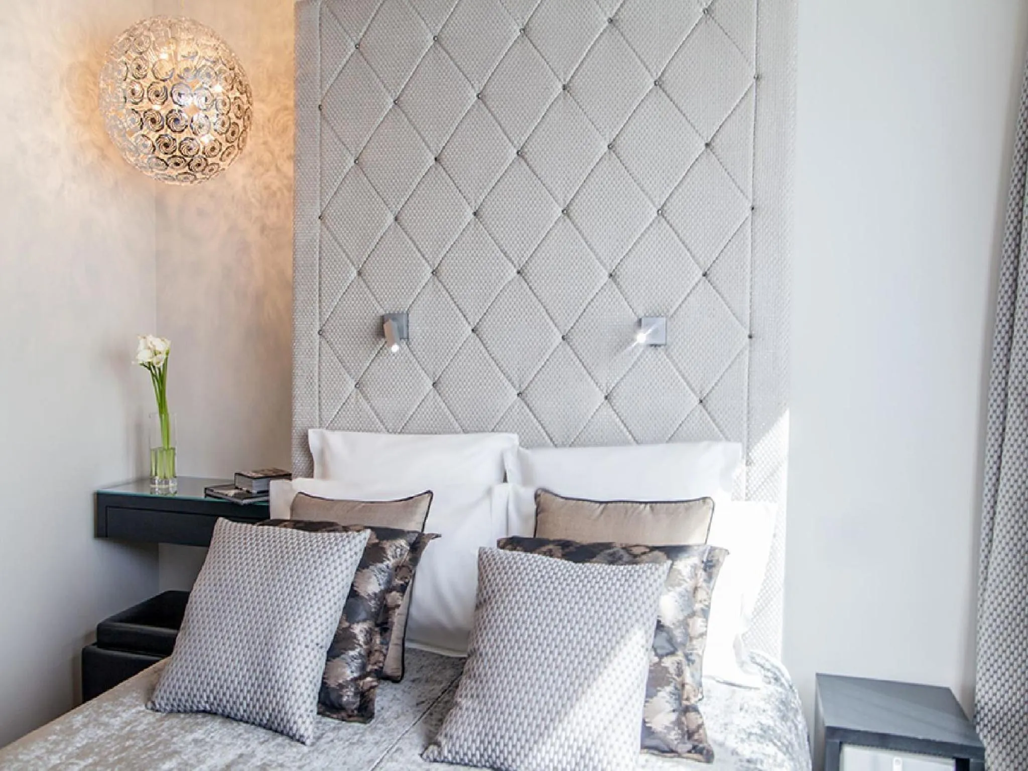 Bed in Soleil Boutique H