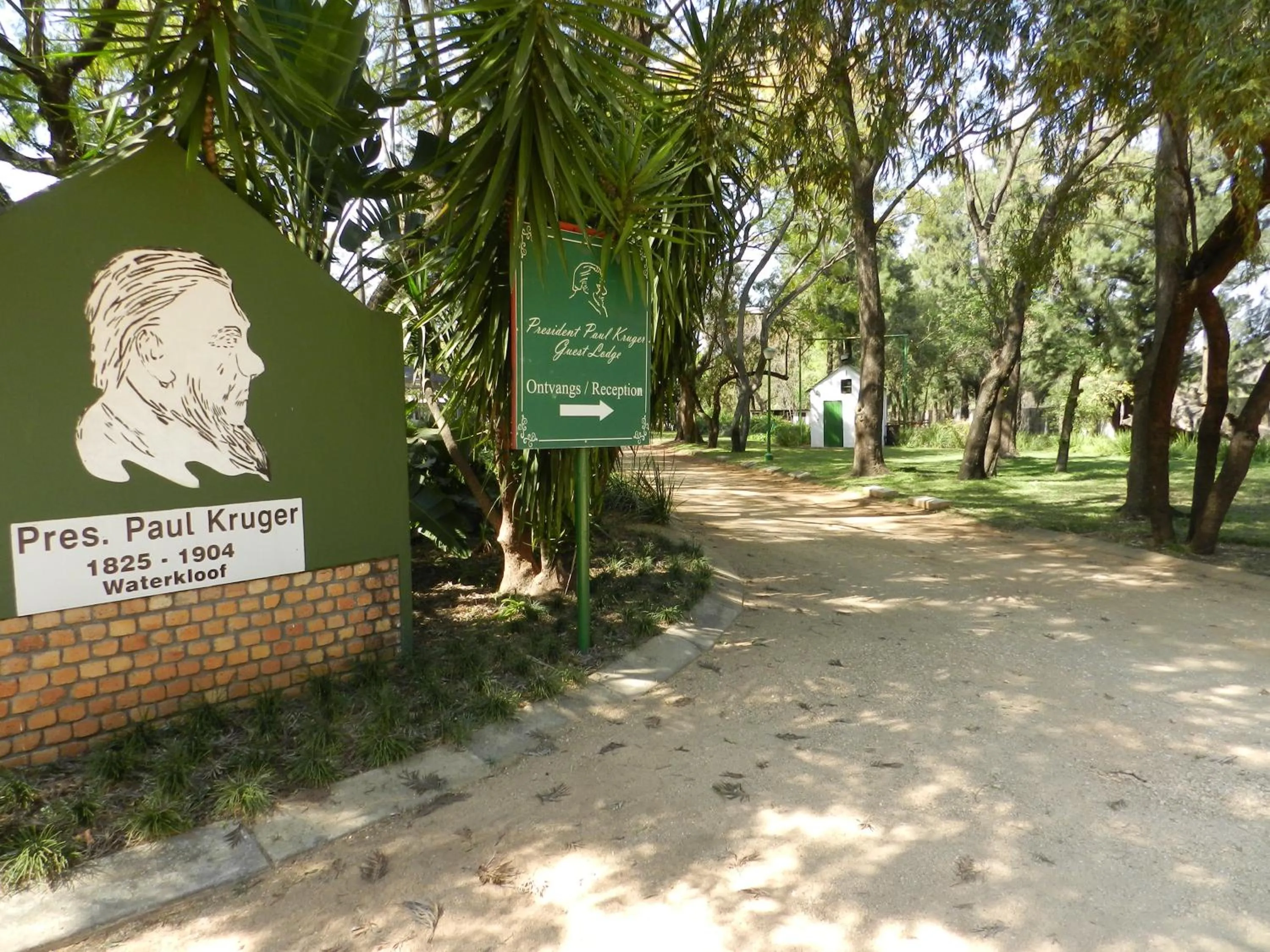 Facade/entrance in President Paul Kruger Guest Lodge