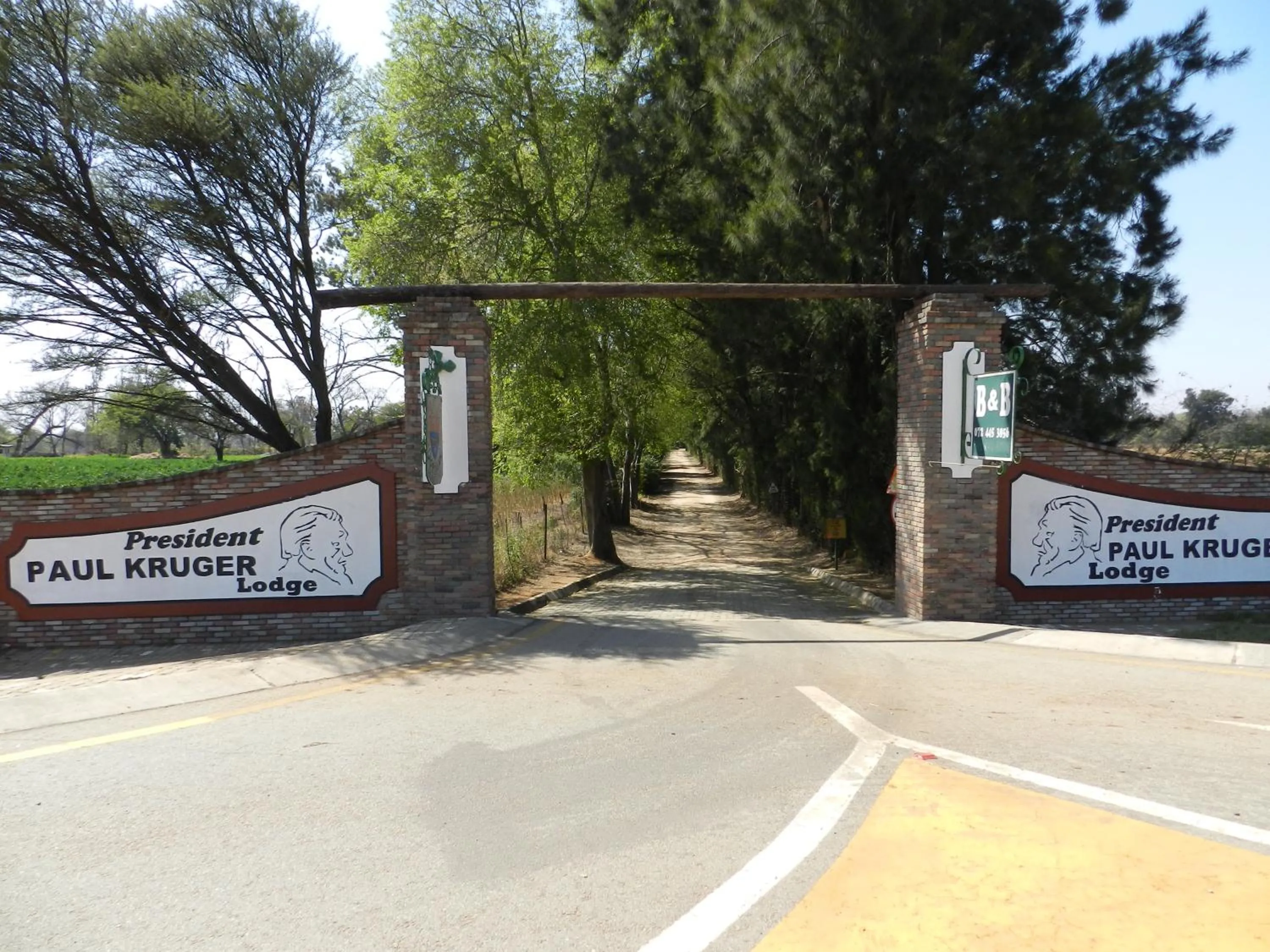 Facade/entrance in President Paul Kruger Guest Lodge