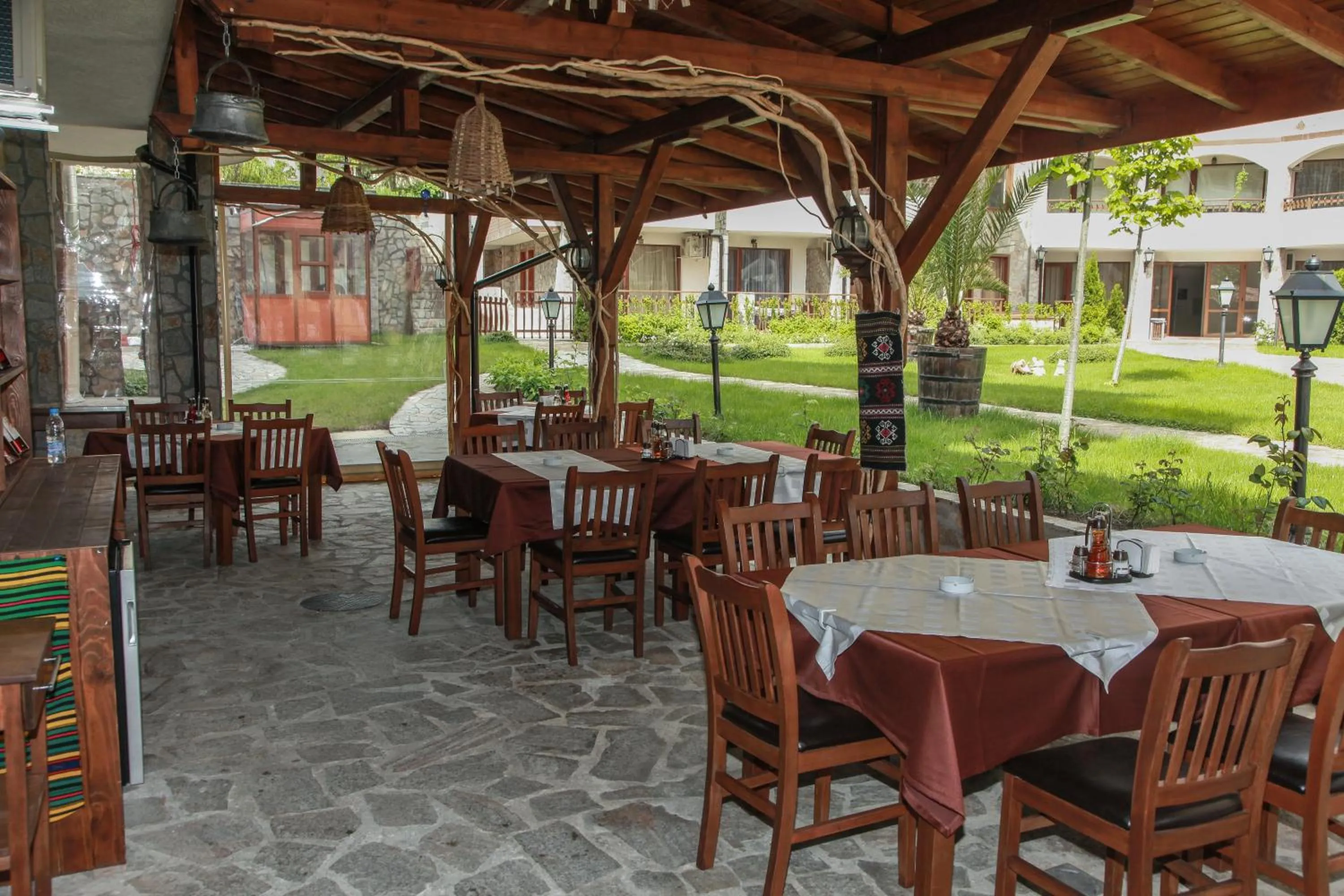 Restaurant/places to eat in OLYMP Apart-Complex