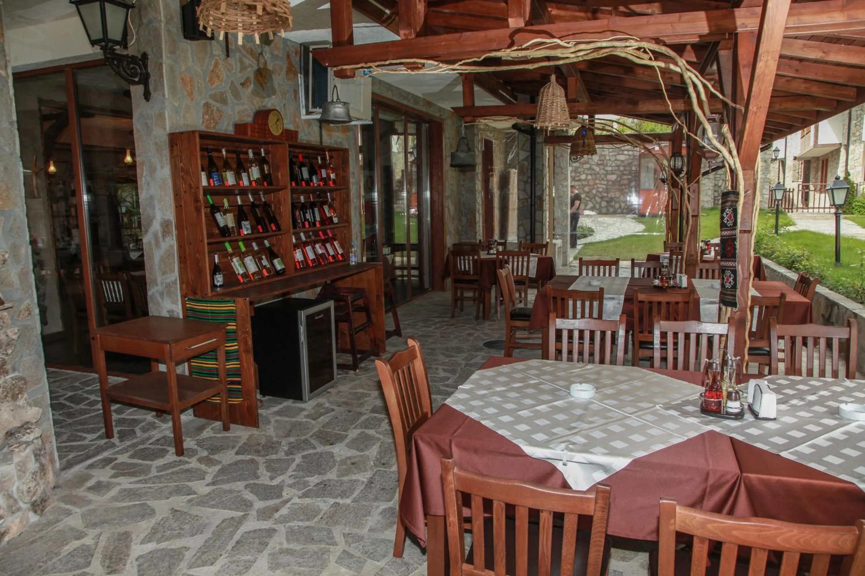 Restaurant/places to eat in OLYMP Apart-Complex