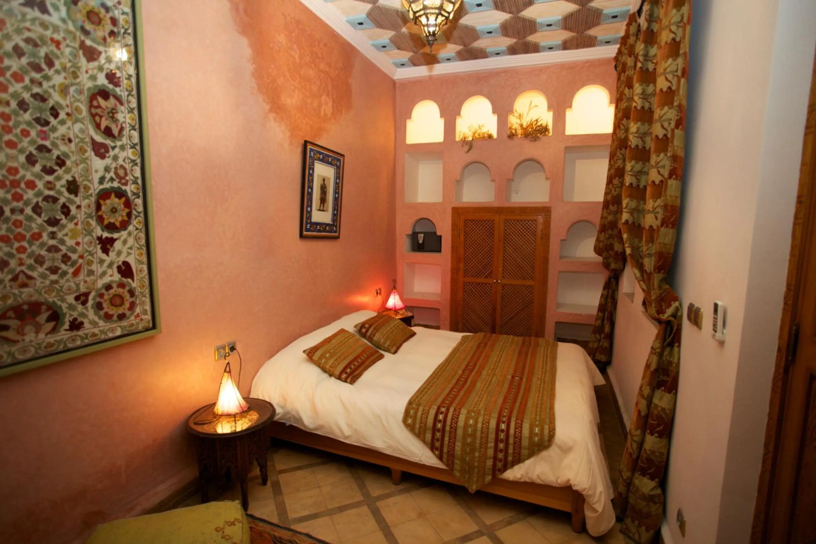 Photo of the whole room, Bed in Riad Kenzo