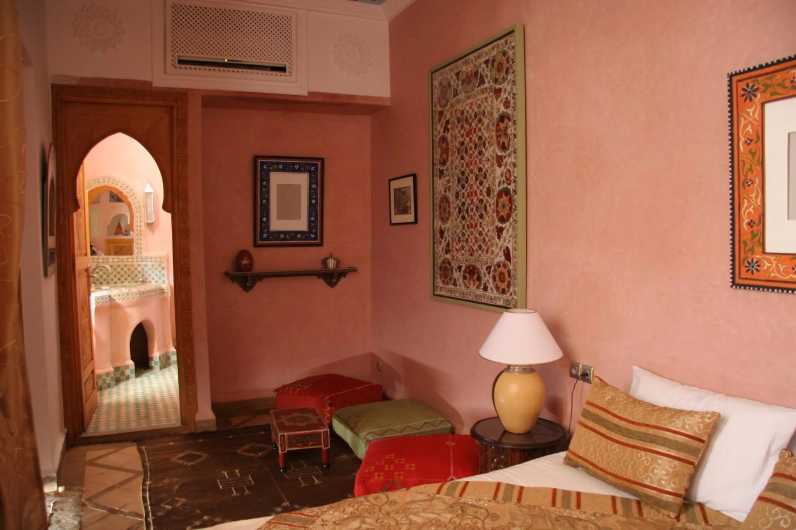 Photo of the whole room in Riad Kenzo