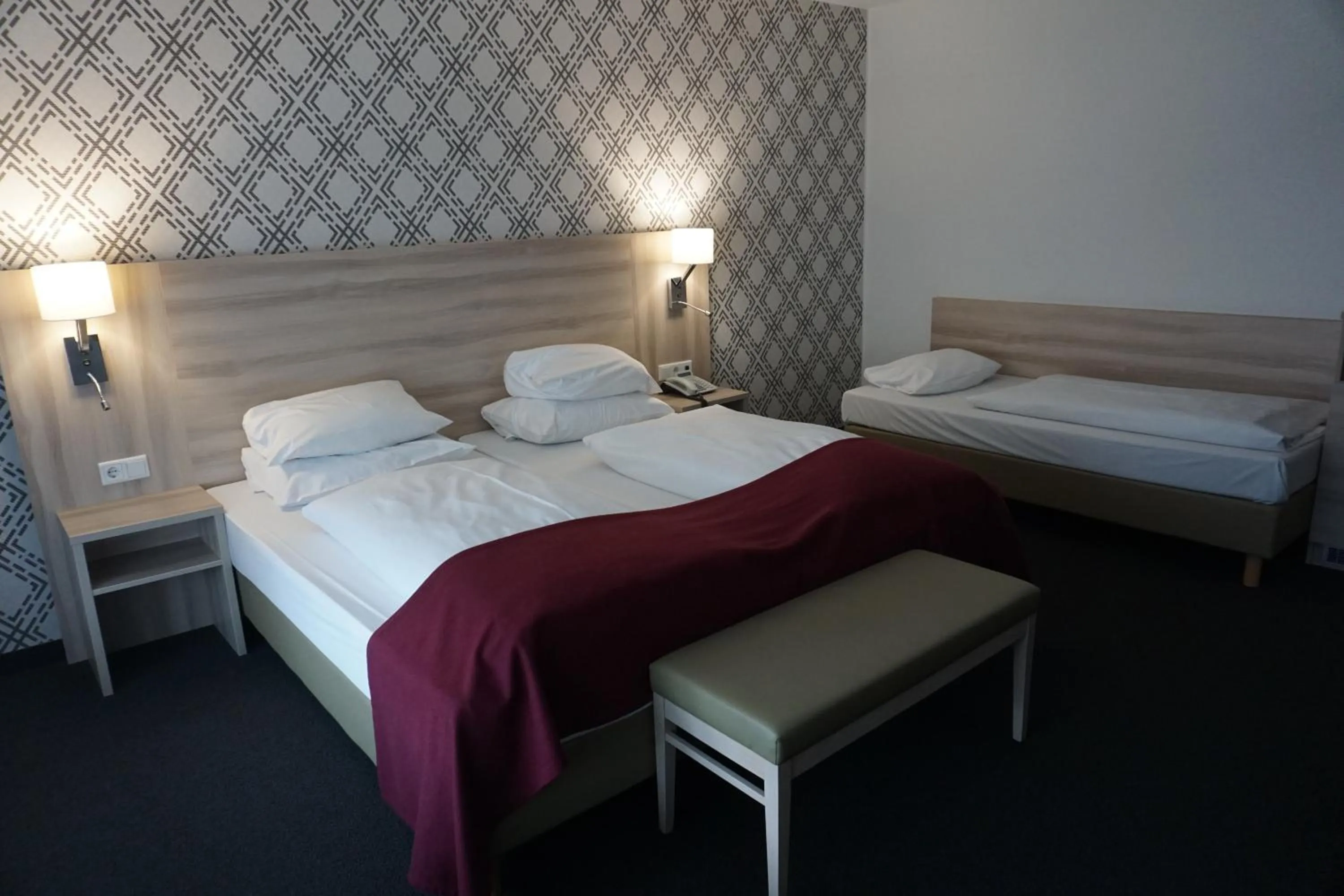 Bed in Hotel Senator München