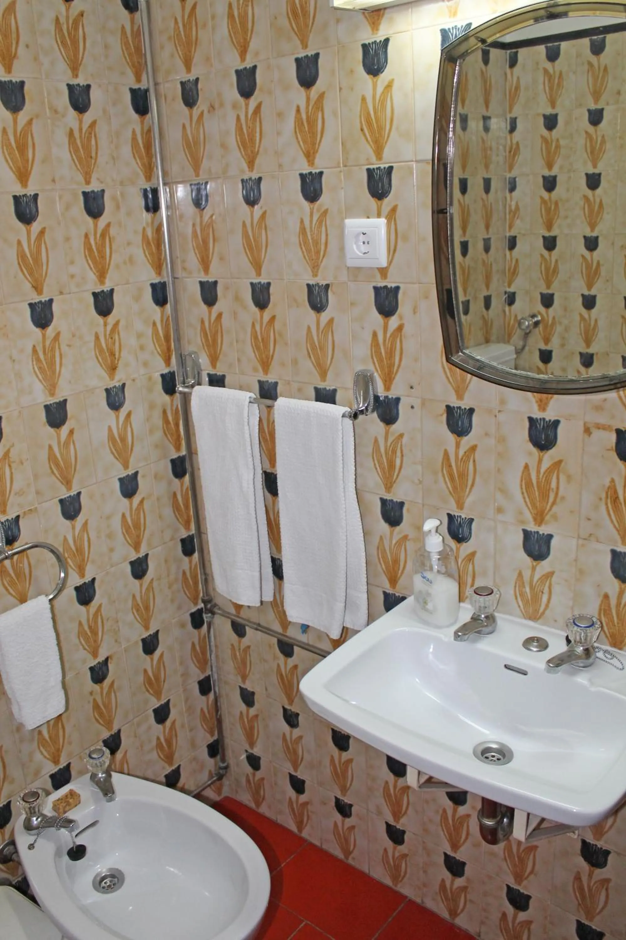 Toilet in Pensão França