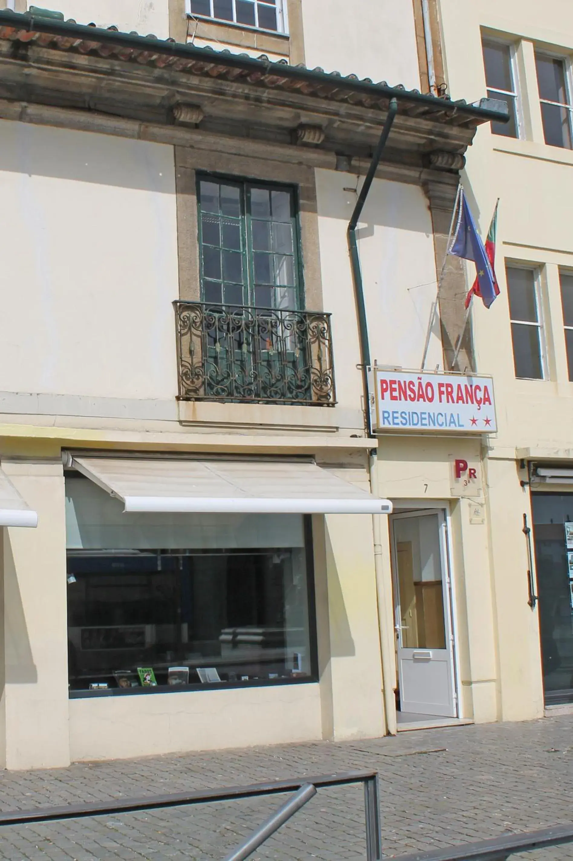 Facade/entrance in Pensão França Facade/entrance in Pensão França
