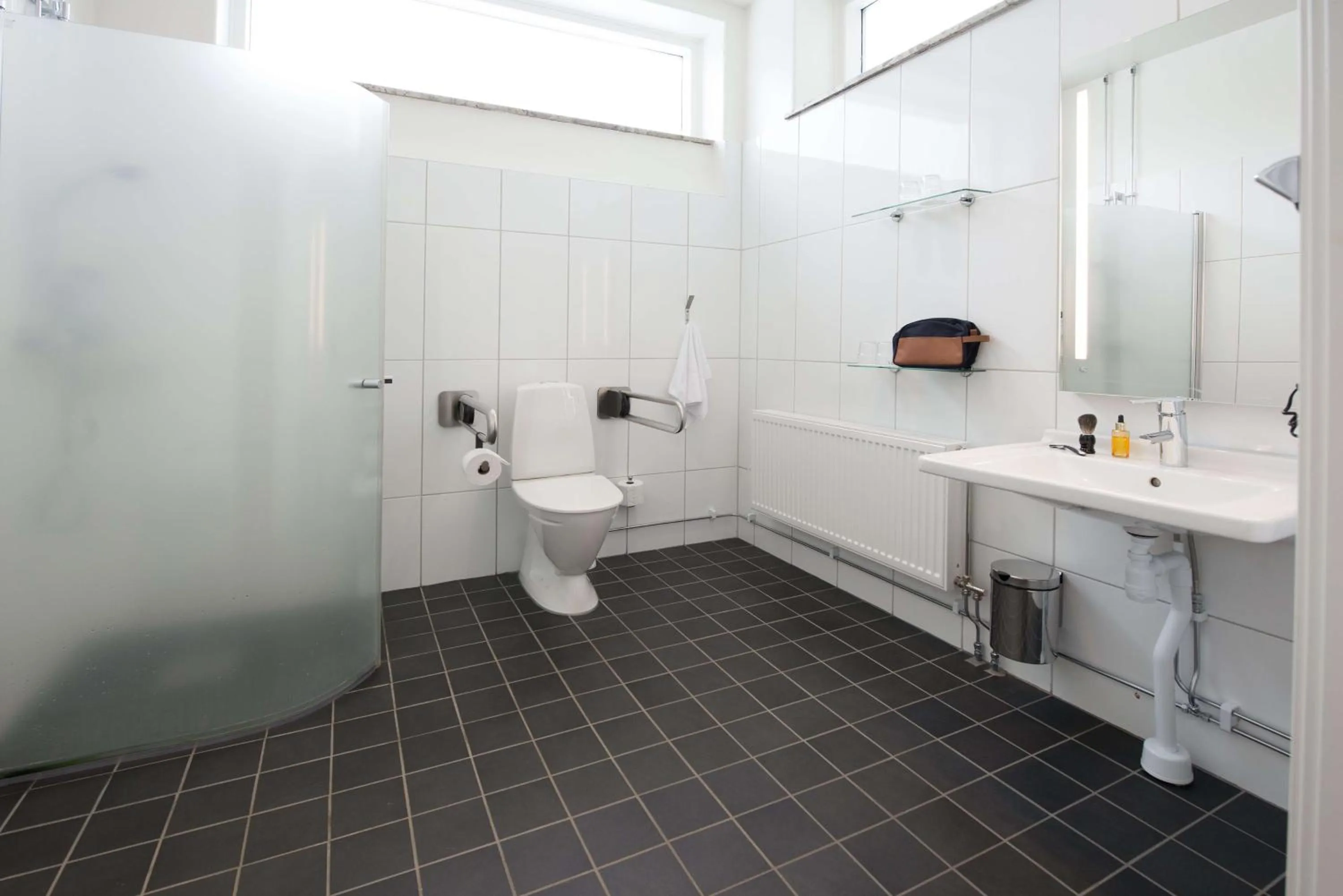 Bathroom in Scandic Billingen