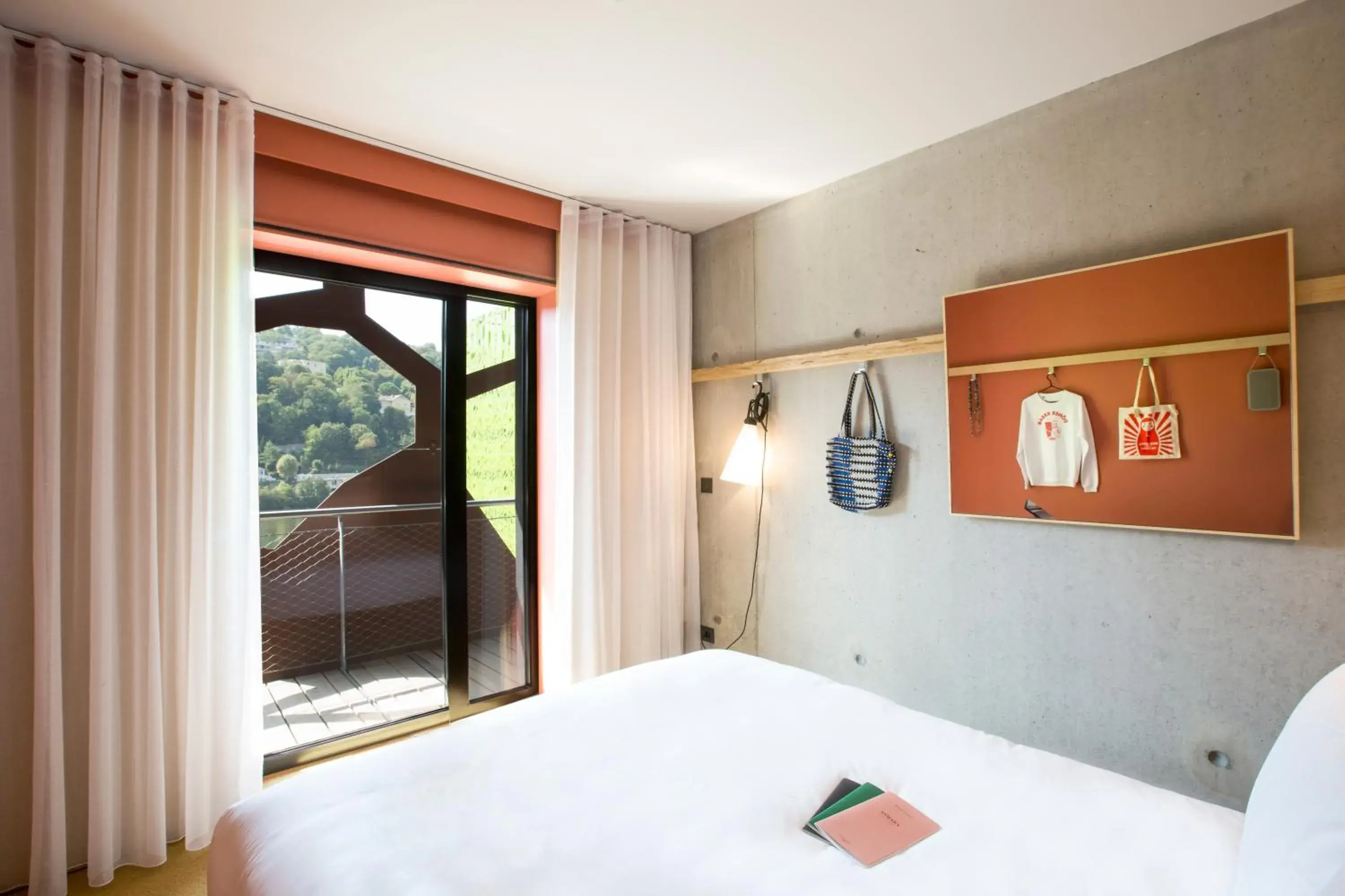 River view, Bed in MOB HOTEL Lyon Confluence River view, Bed in MOB HOTEL Lyon Confluence