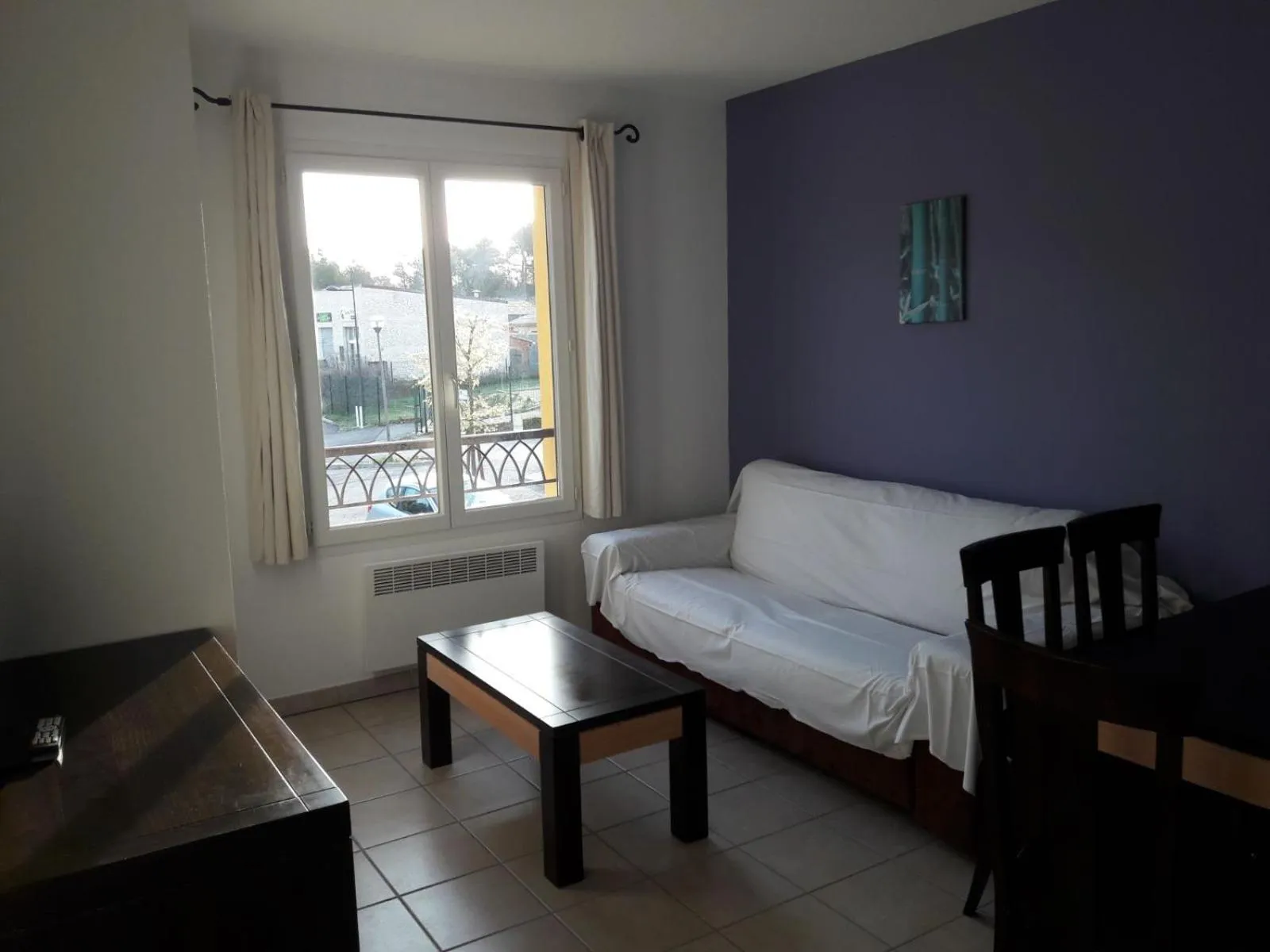 Living room, Bed in Résid'Artel Cadarache - ITER