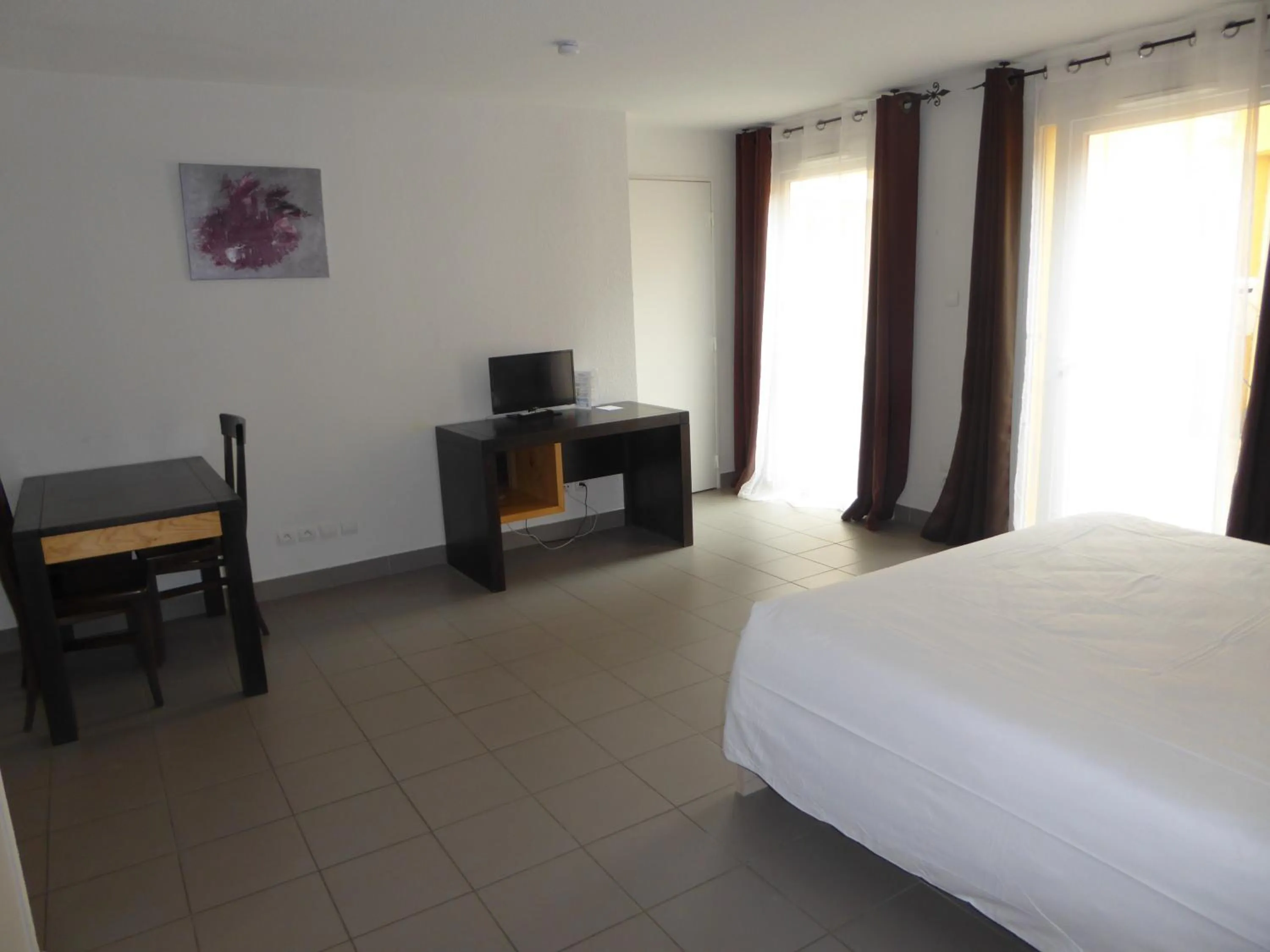 Photo of the whole room, Bed in Résid'Artel Cadarache - ITER