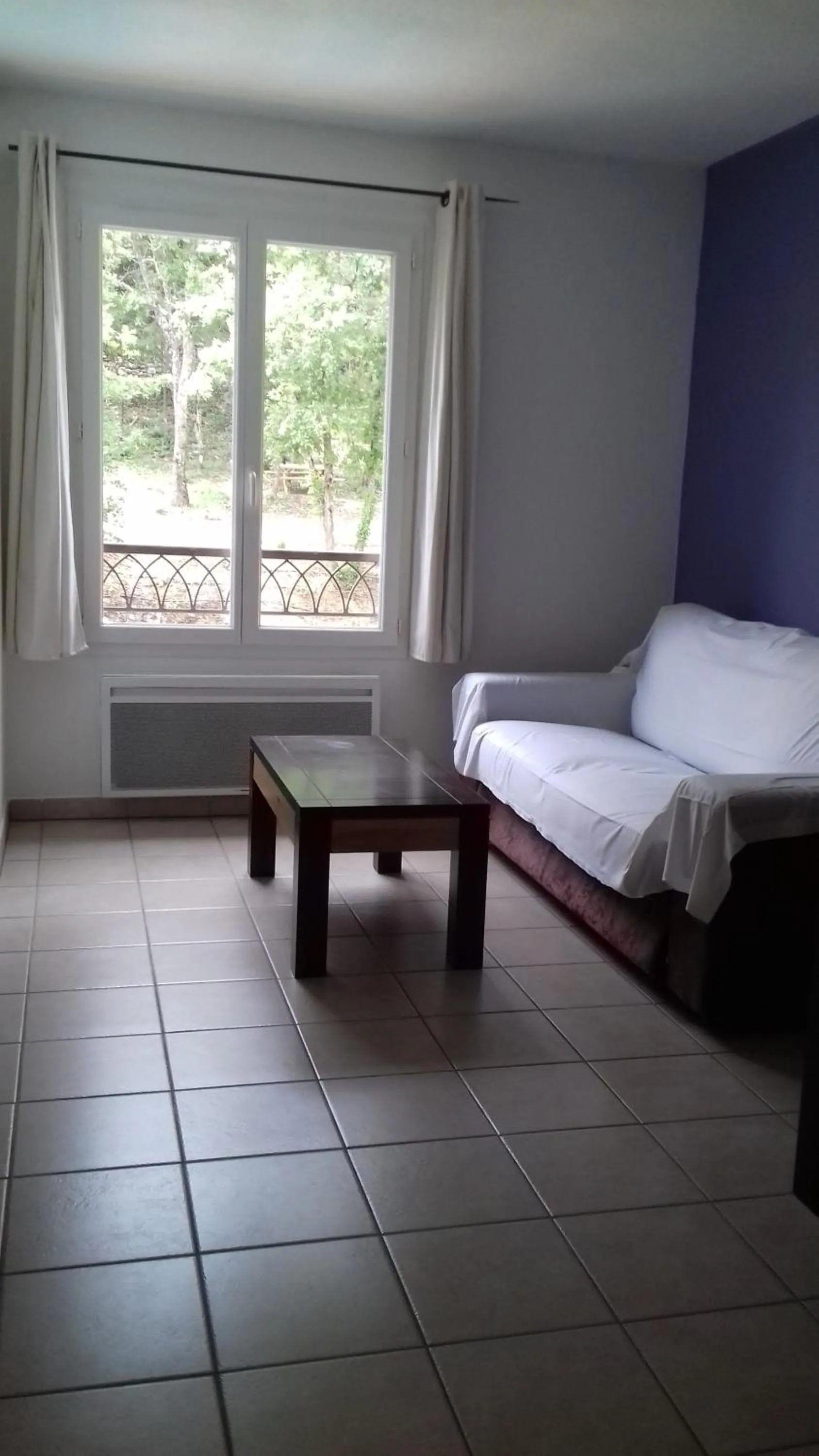 Living room, Bed in Résid'Artel Cadarache - ITER