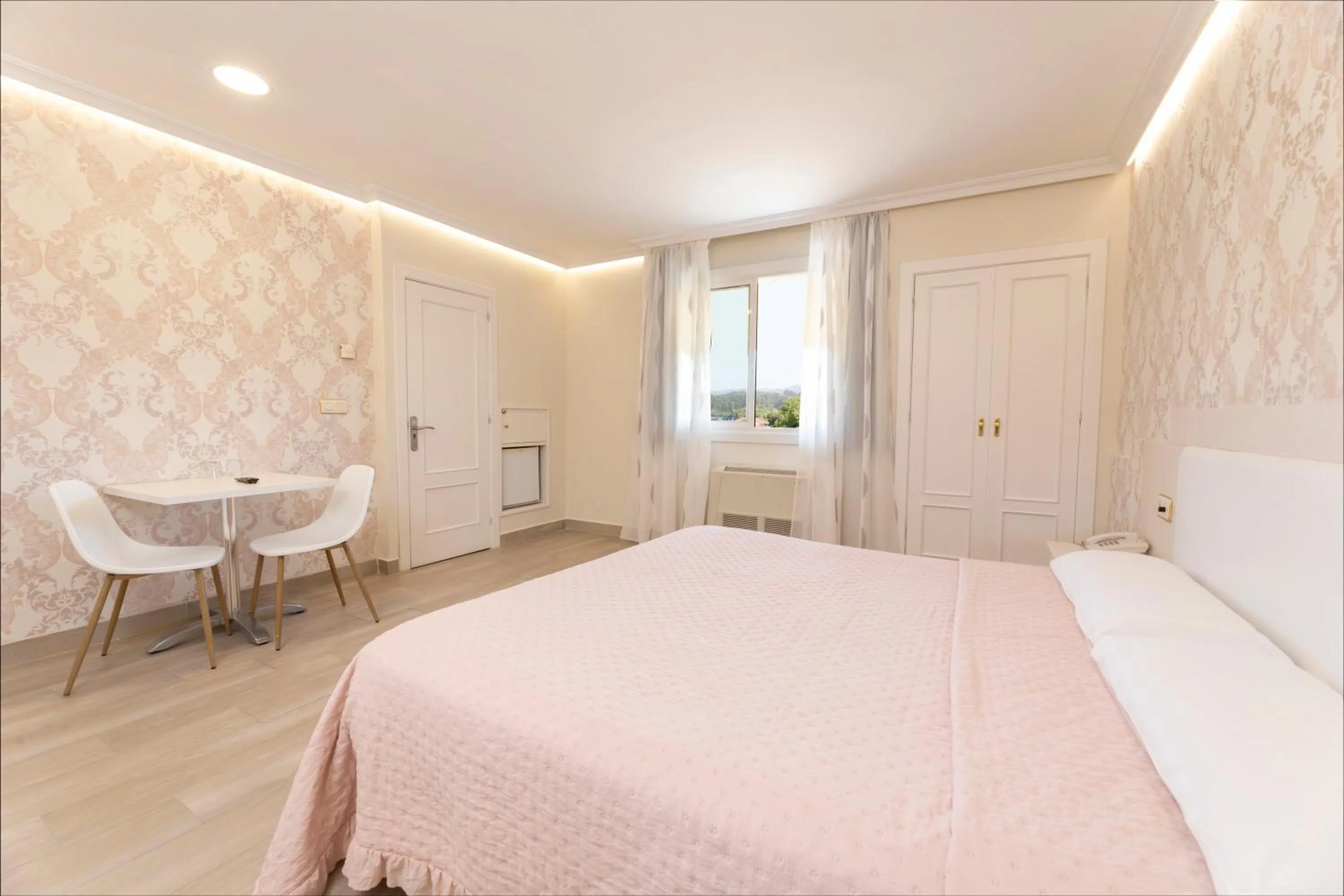 Bed in HOTEL HOLIDAY camino de Santiago por la costa