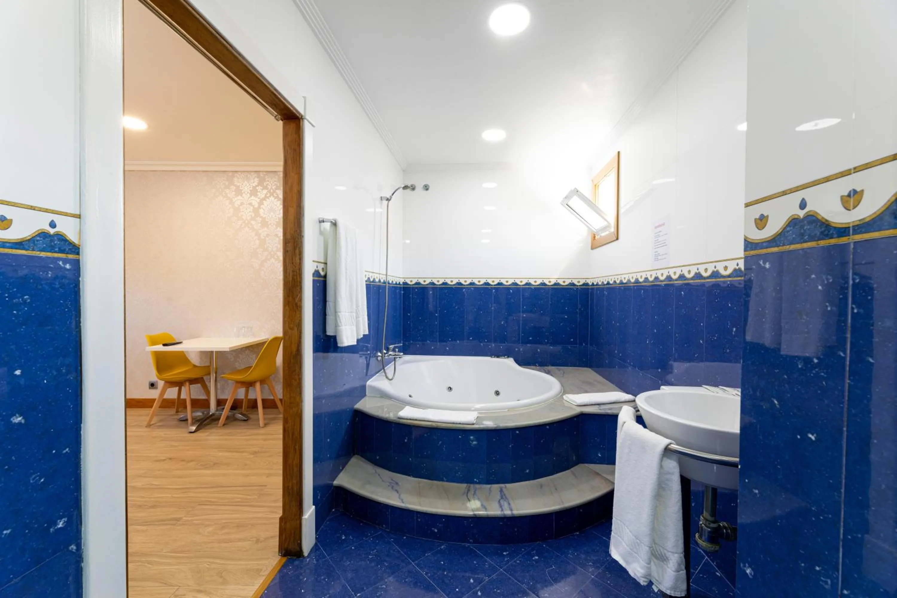 HOTEL HOLIDAY camino de Santiago por la costa