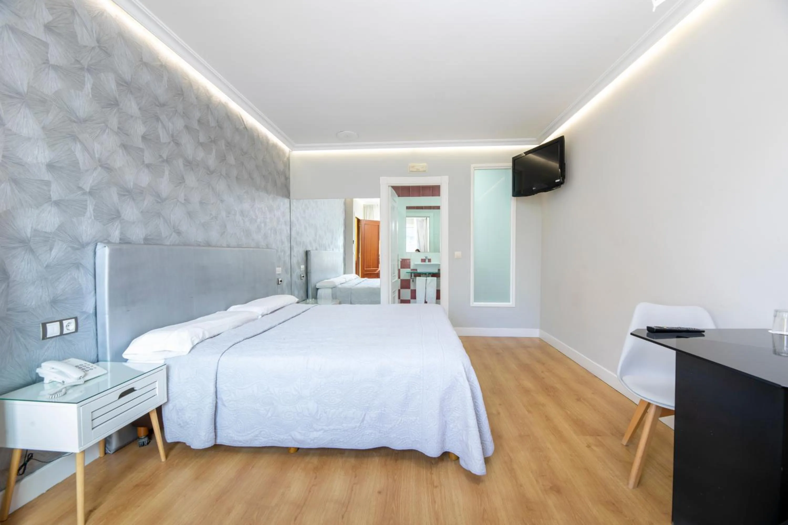 Bed in HOTEL HOLIDAY camino de Santiago por la costa