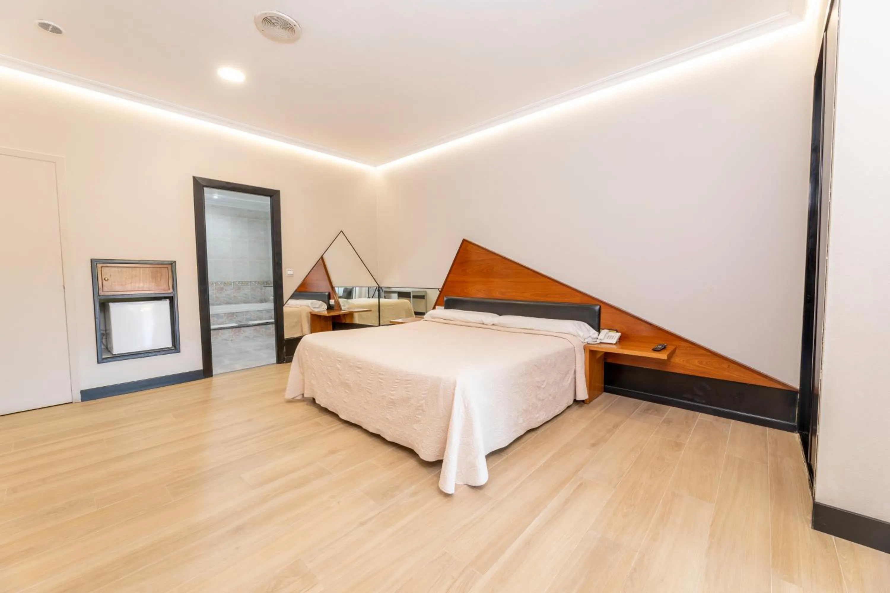 Bed in HOTEL HOLIDAY camino de Santiago por la costa