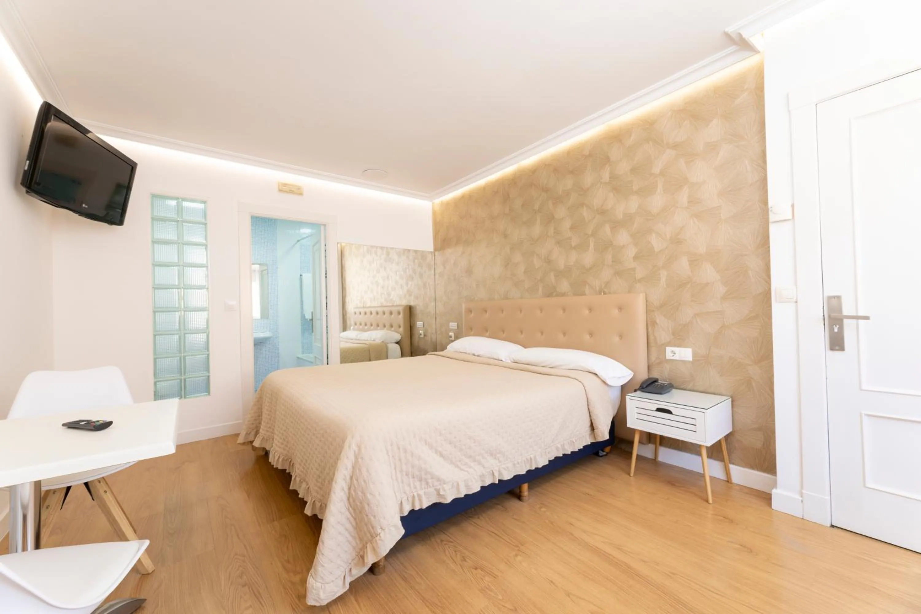 Bed in HOTEL HOLIDAY camino de Santiago por la costa