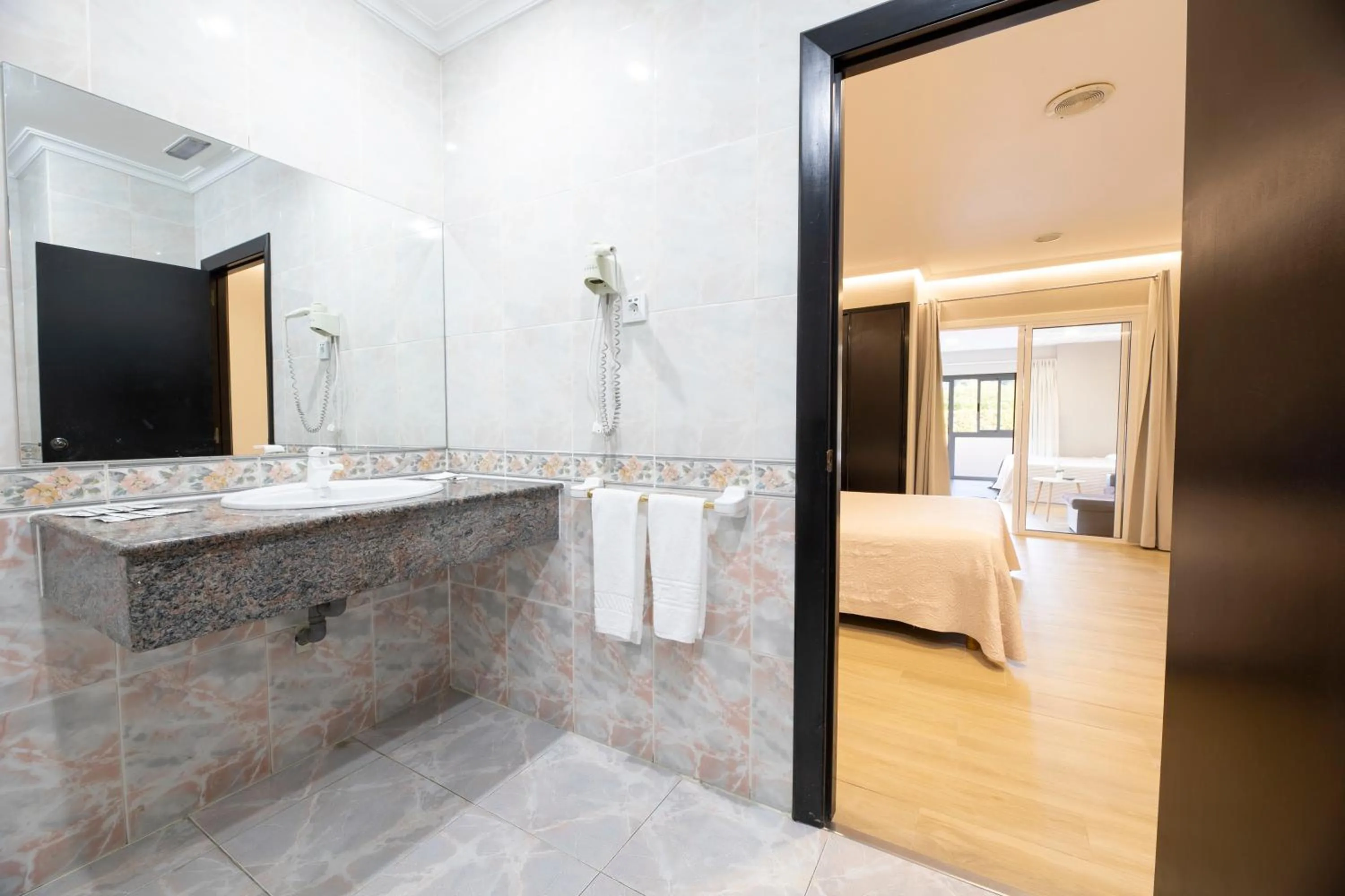 Bed in HOTEL HOLIDAY camino de Santiago por la costa