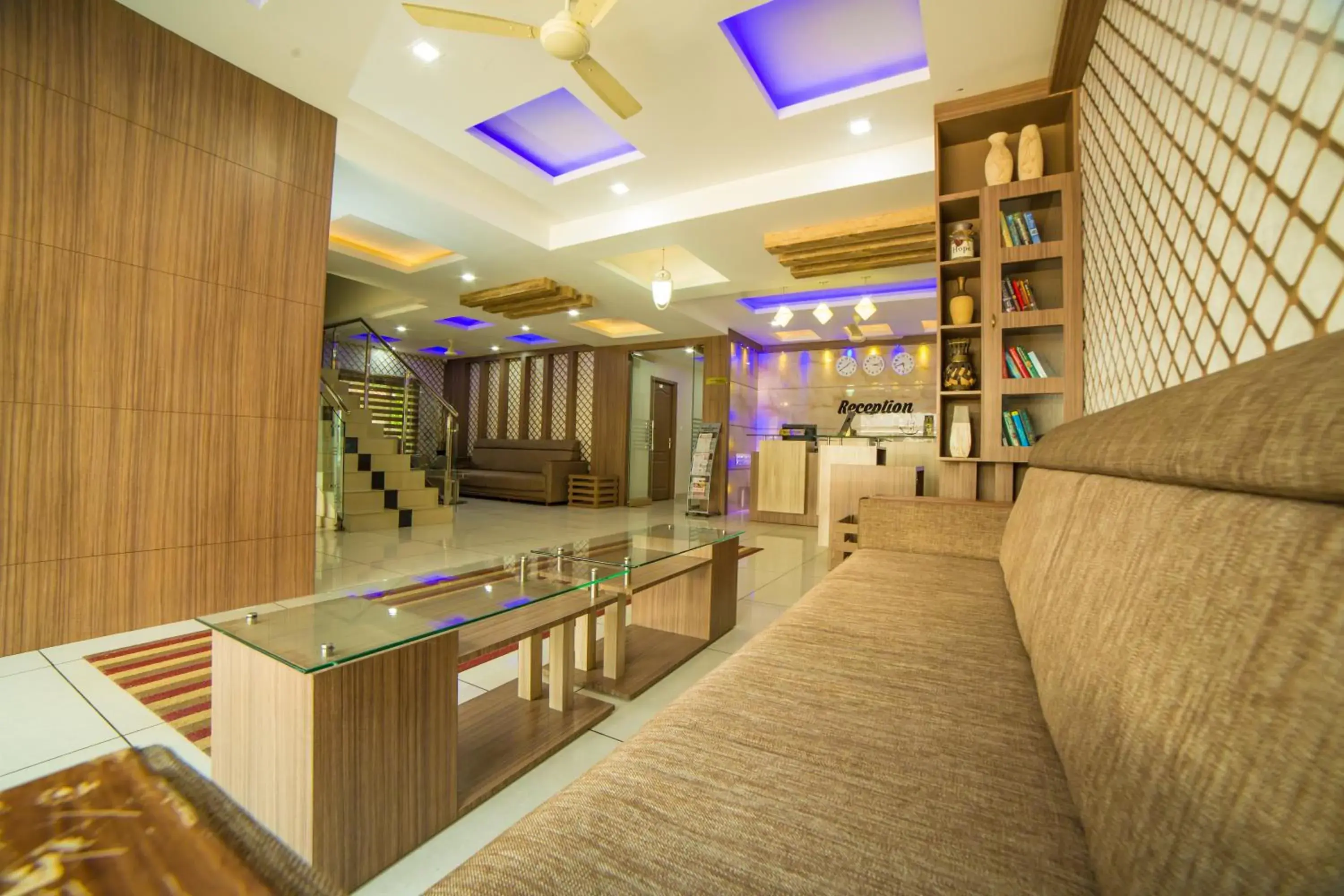 Lobby or reception in Spring Field Billets Lobby or reception in Spring Field Billets