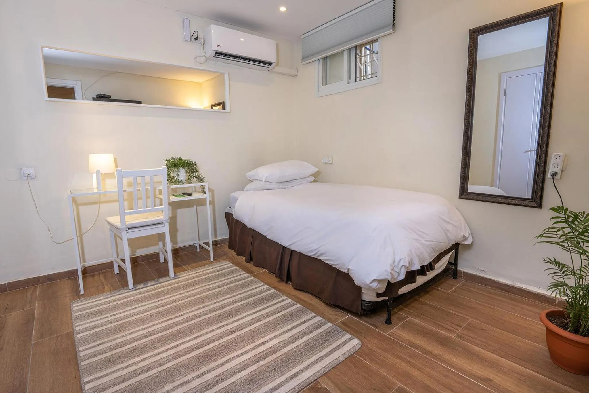 Kitchen or kitchenette, Bed in Mike's House Jerusalem