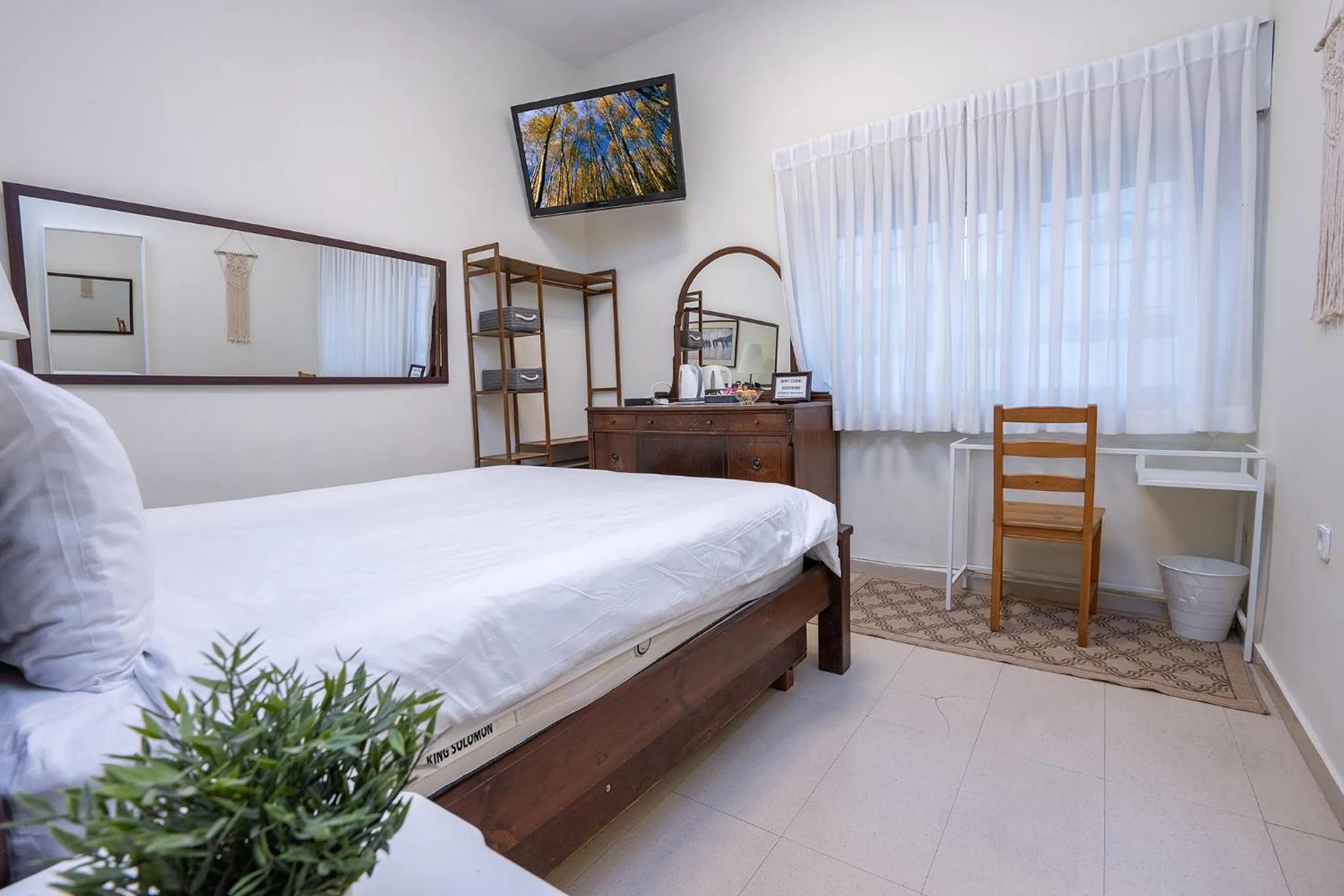 Bedroom, Bed in Mike's House Jerusalem