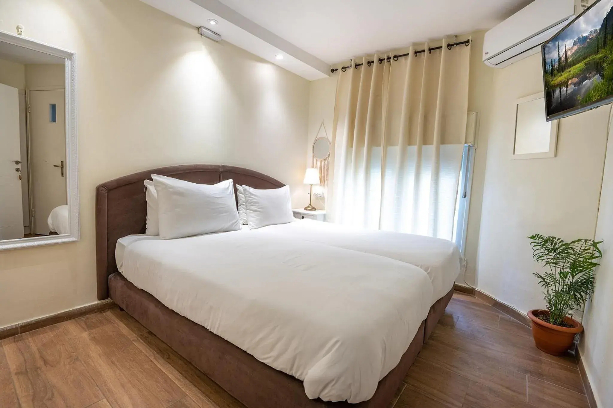 Double Room in Mike's House Jerusalem Double Room in Mike's House Jerusalem