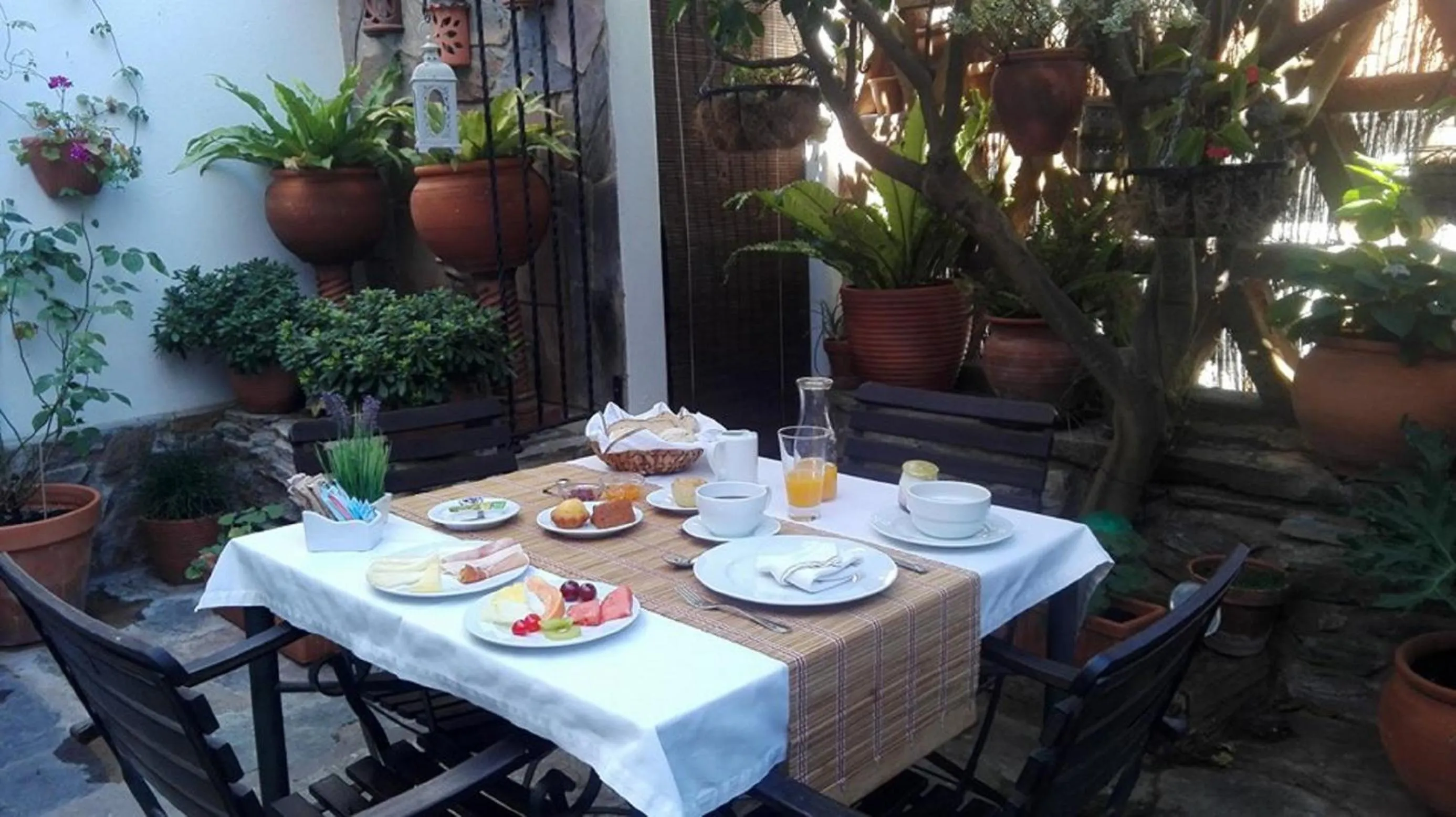 Buffet breakfast in Casa Pinto