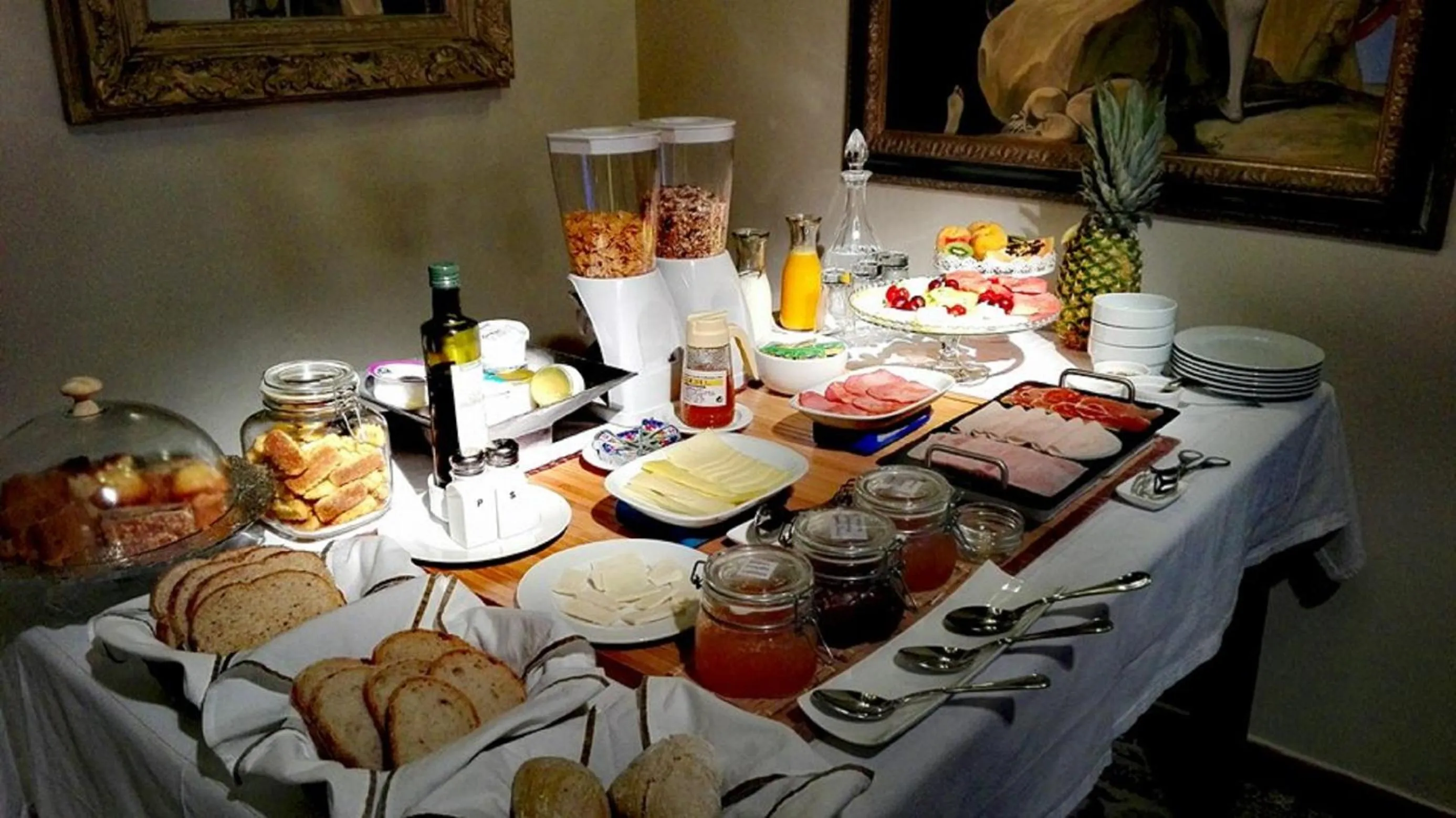 Buffet breakfast in Casa Pinto