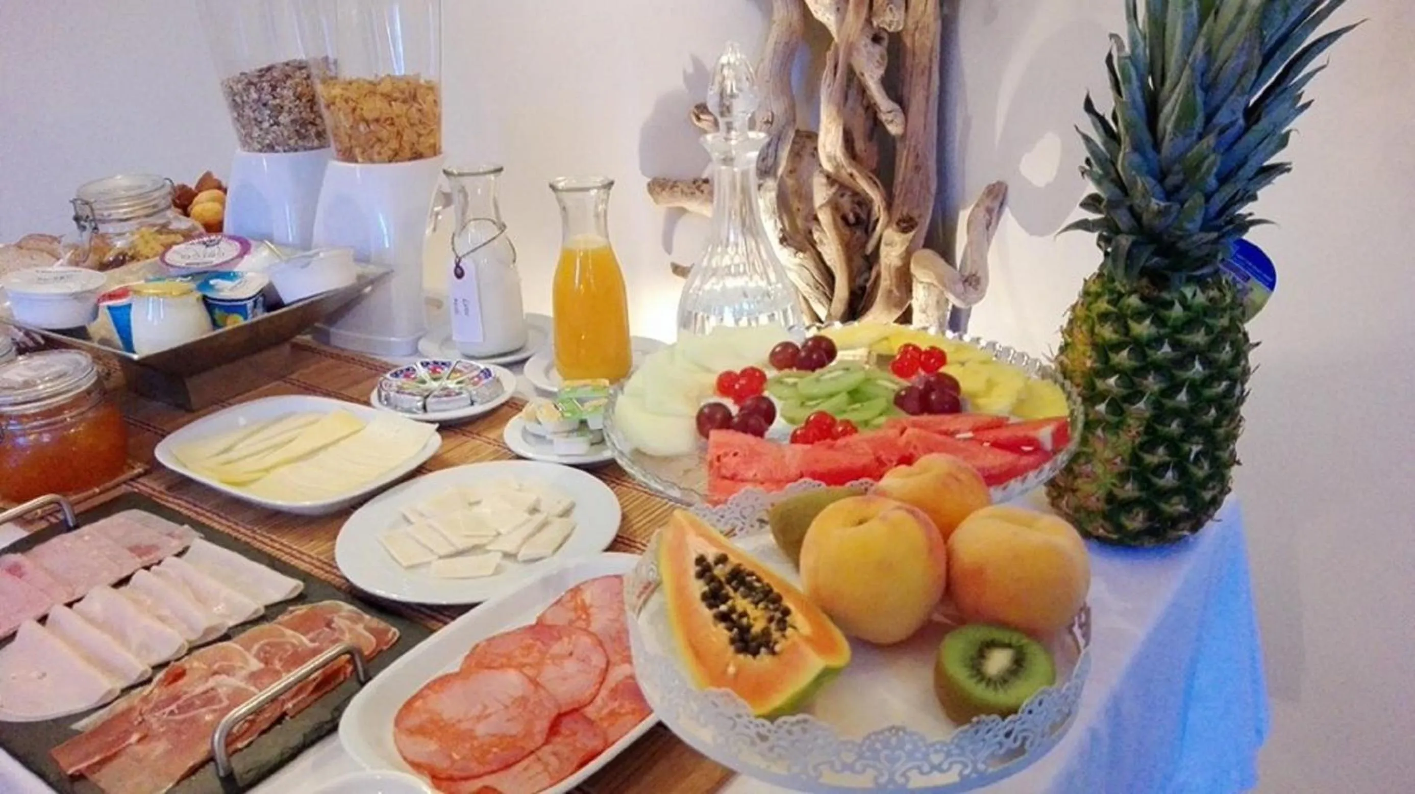 Buffet breakfast in Casa Pinto