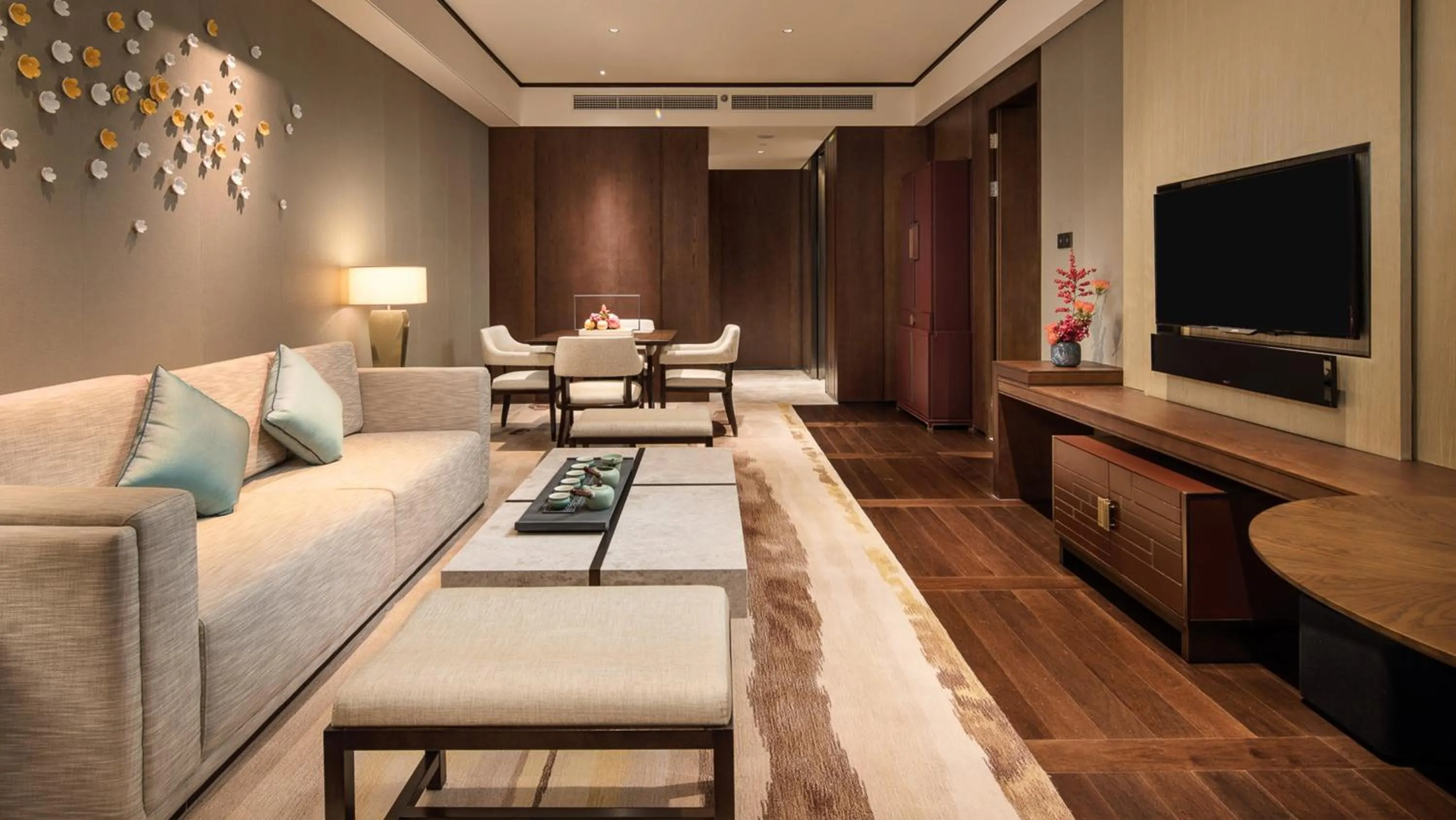 Photo of the whole room in HUALUXE Xiamen Haicang Habour View