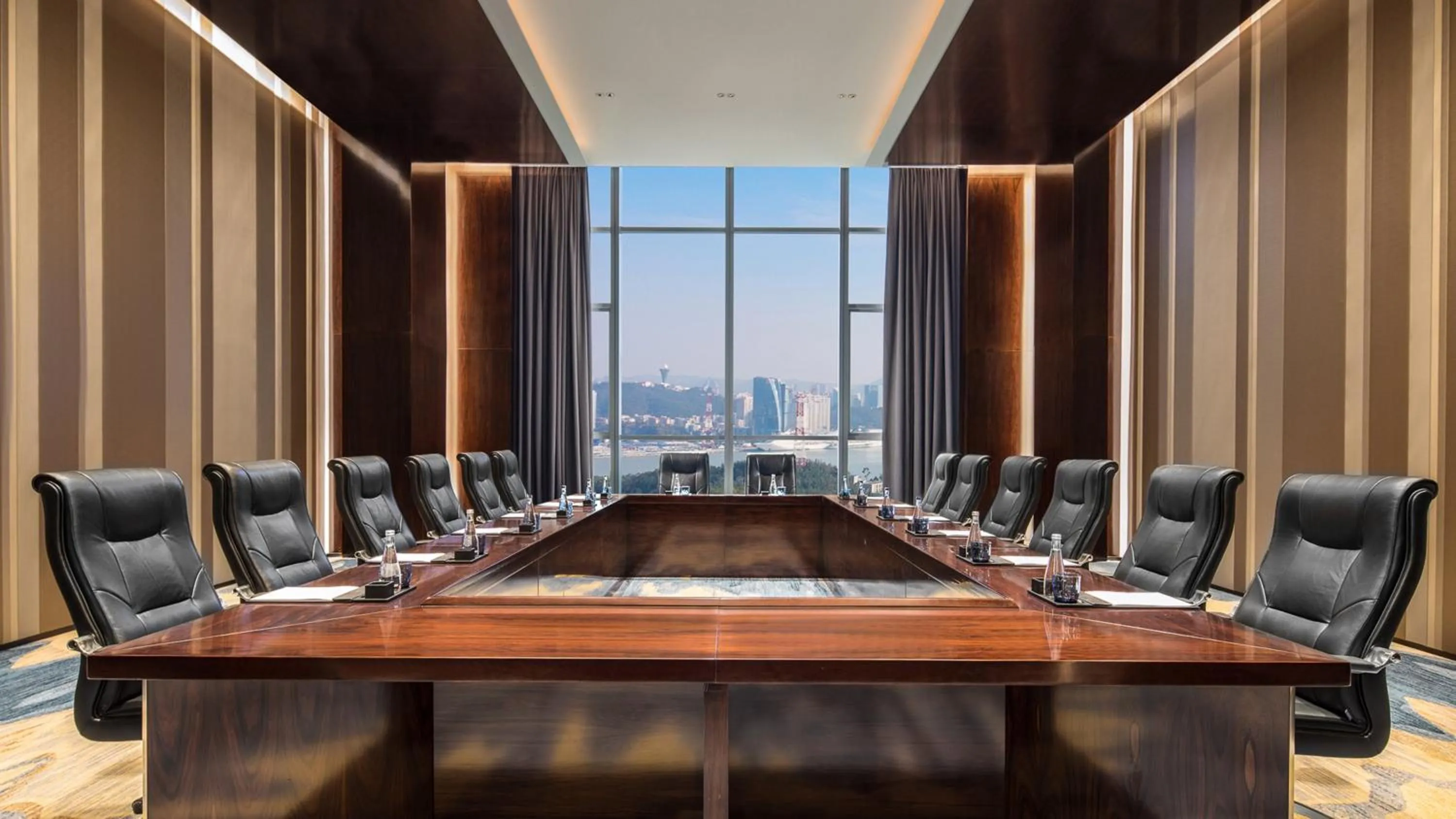 Meeting/conference room in HUALUXE Xiamen Haicang Habour View
