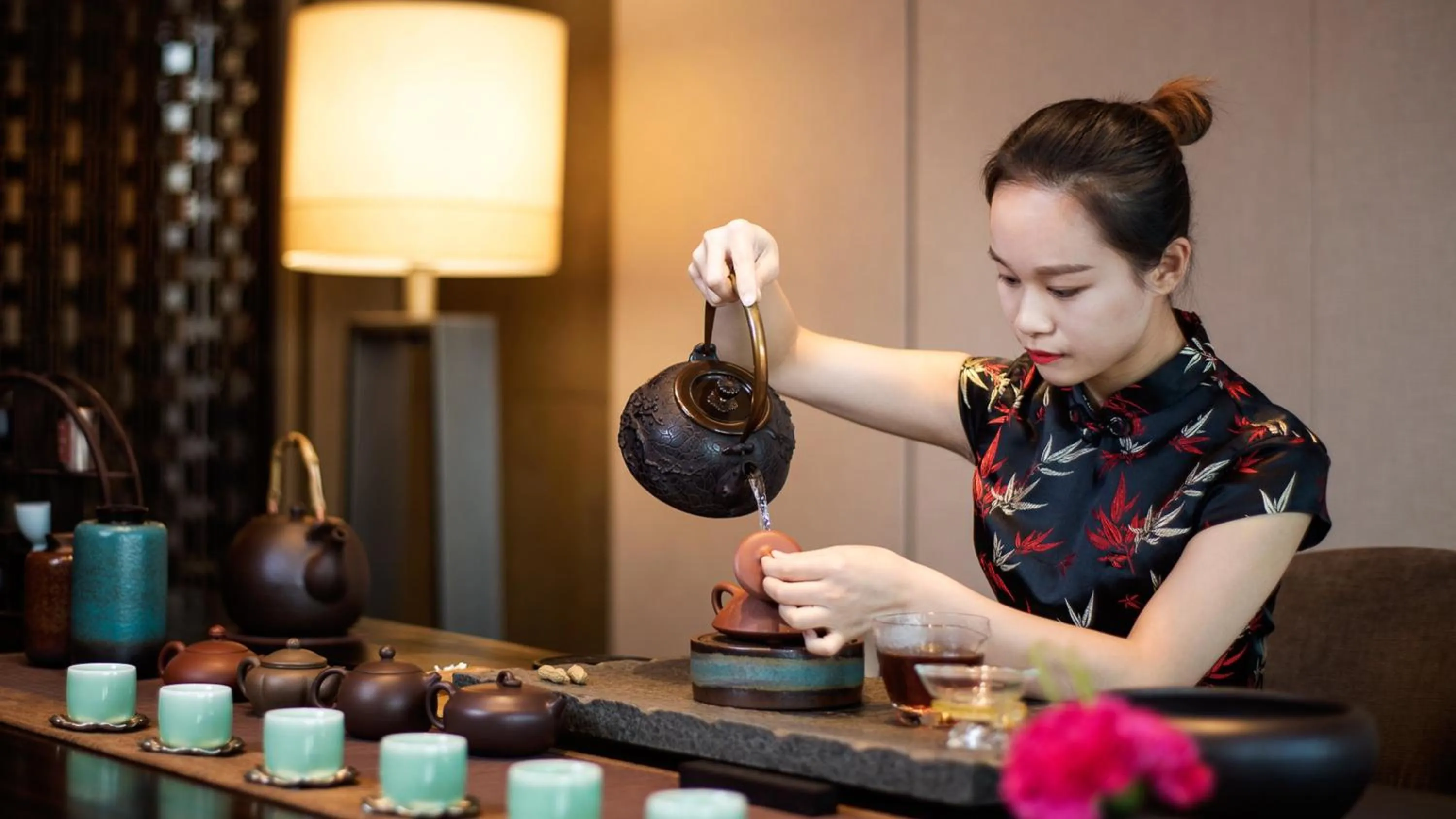 Lounge or bar in HUALUXE Xiamen Haicang Habour View