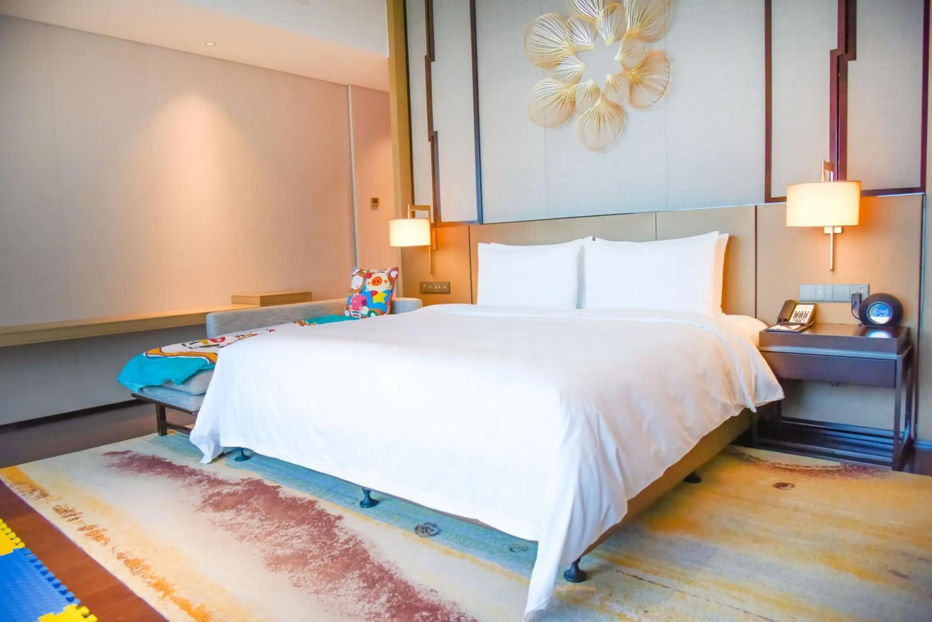 Bed in HUALUXE Xiamen Haicang Habour View Bed in HUALUXE Xiamen Haicang Habour View