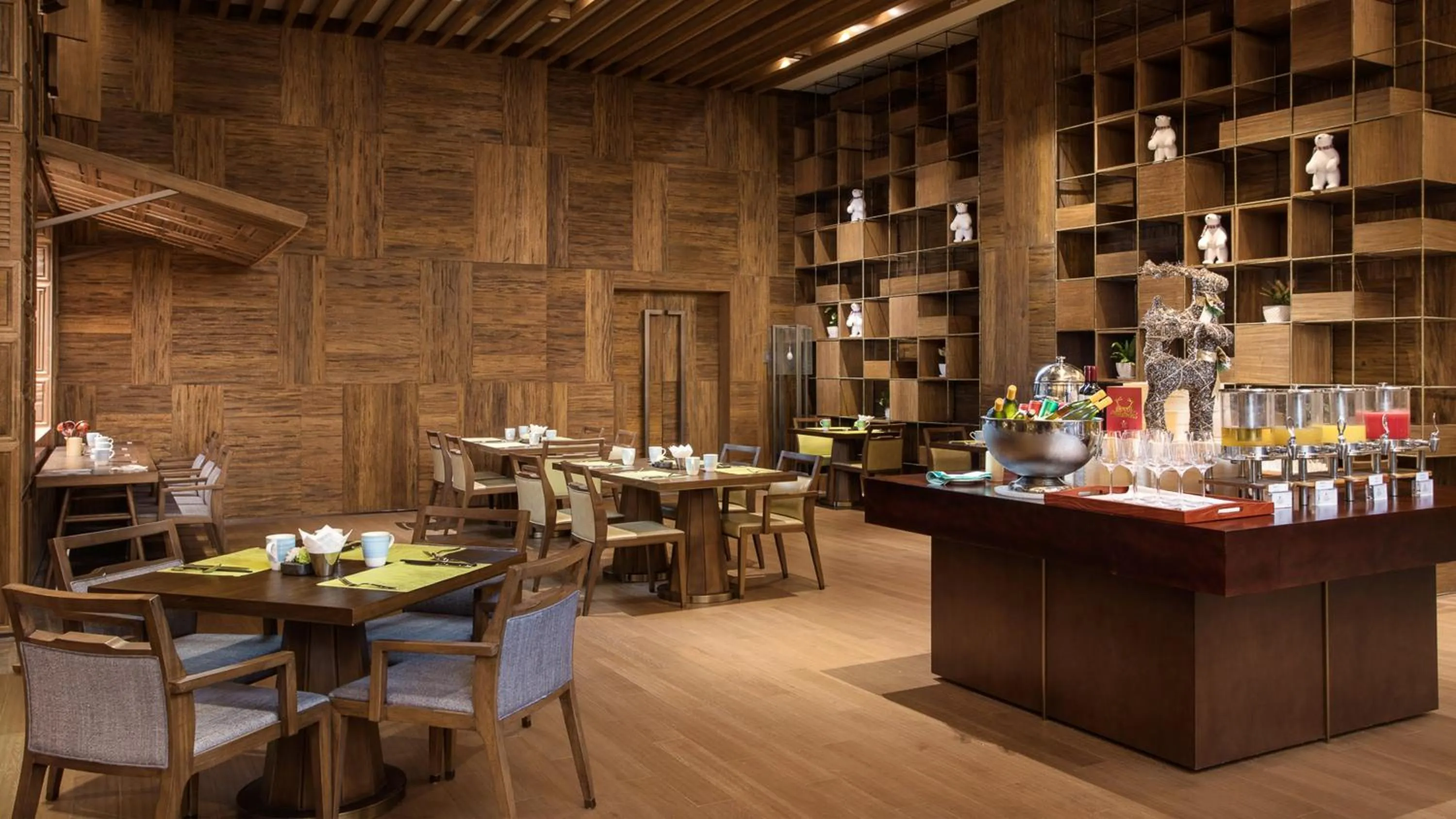 Restaurant/places to eat in HUALUXE Xiamen Haicang Habour View