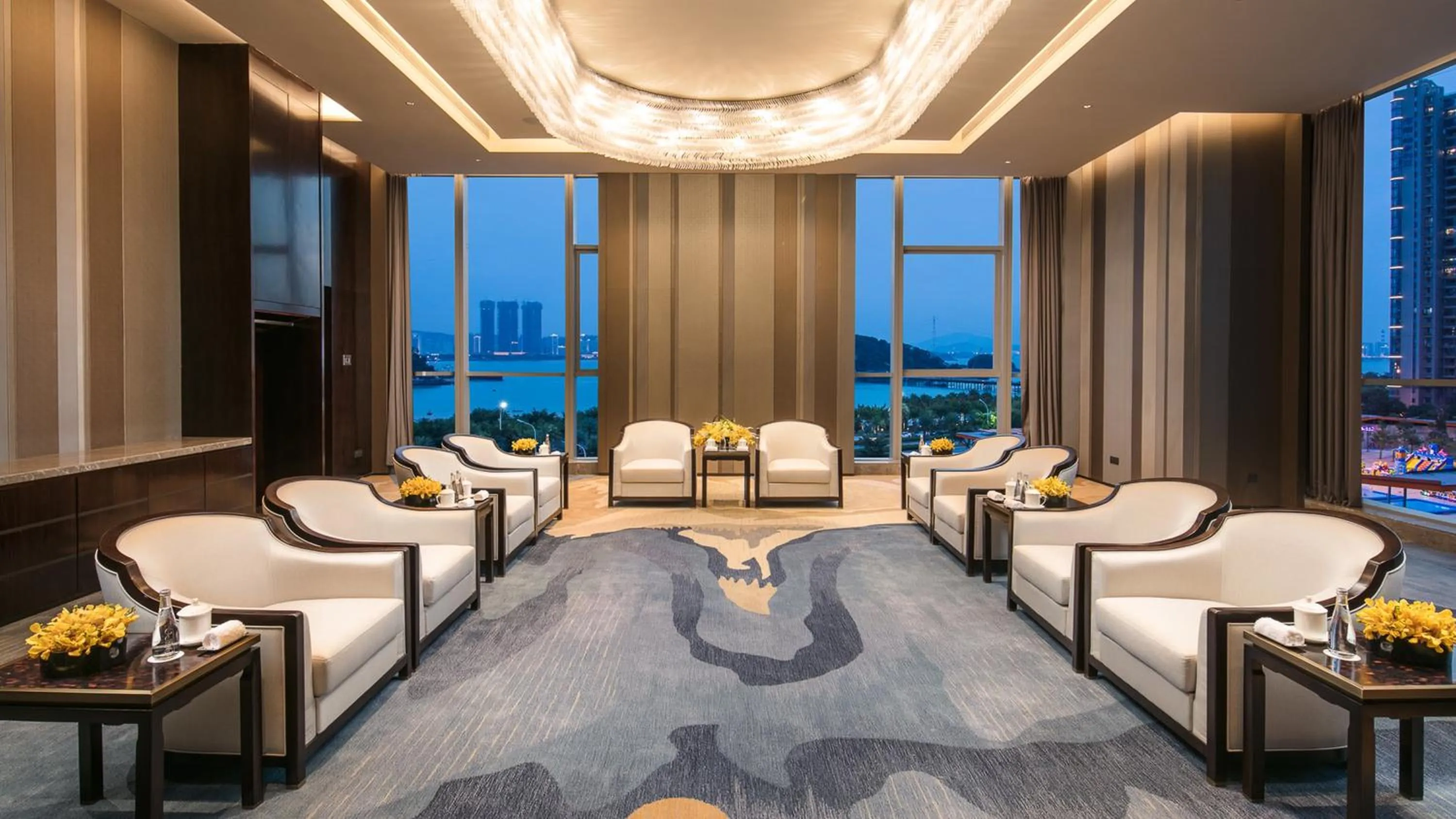 Meeting/conference room in HUALUXE Xiamen Haicang Habour View