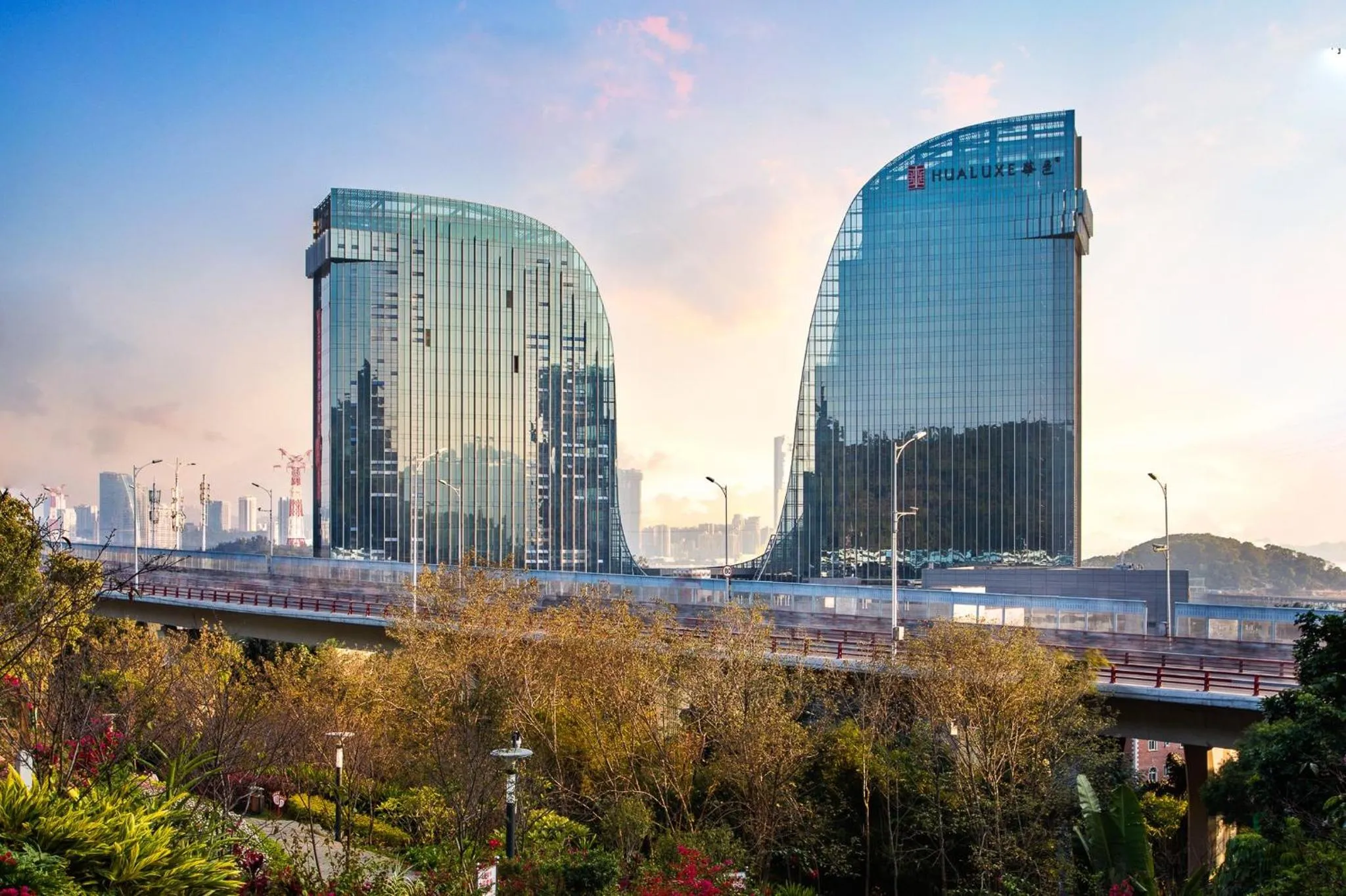 Property building in HUALUXE Xiamen Haicang Habour View