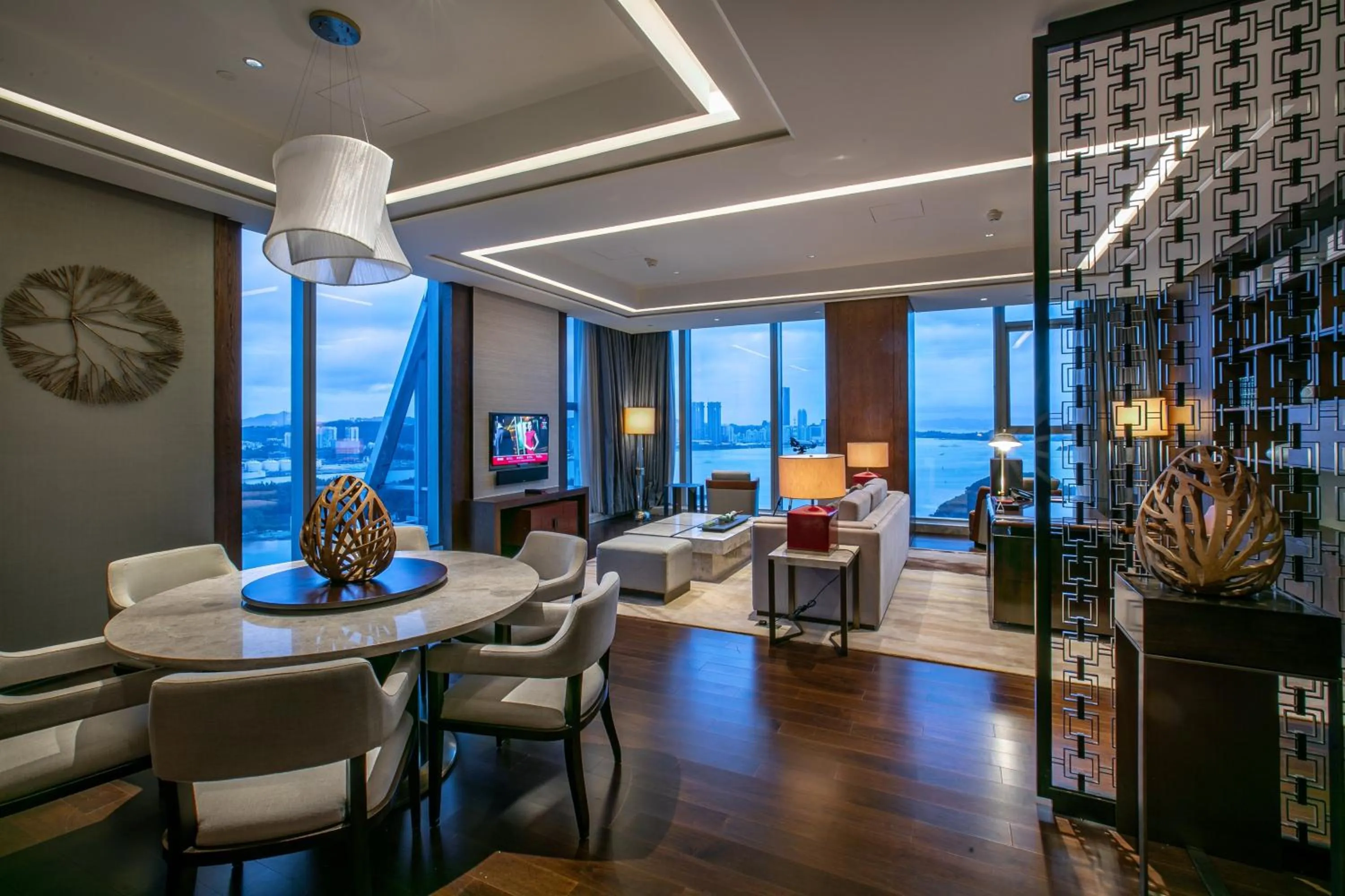 Photo of the whole room in HUALUXE Xiamen Haicang Habour View