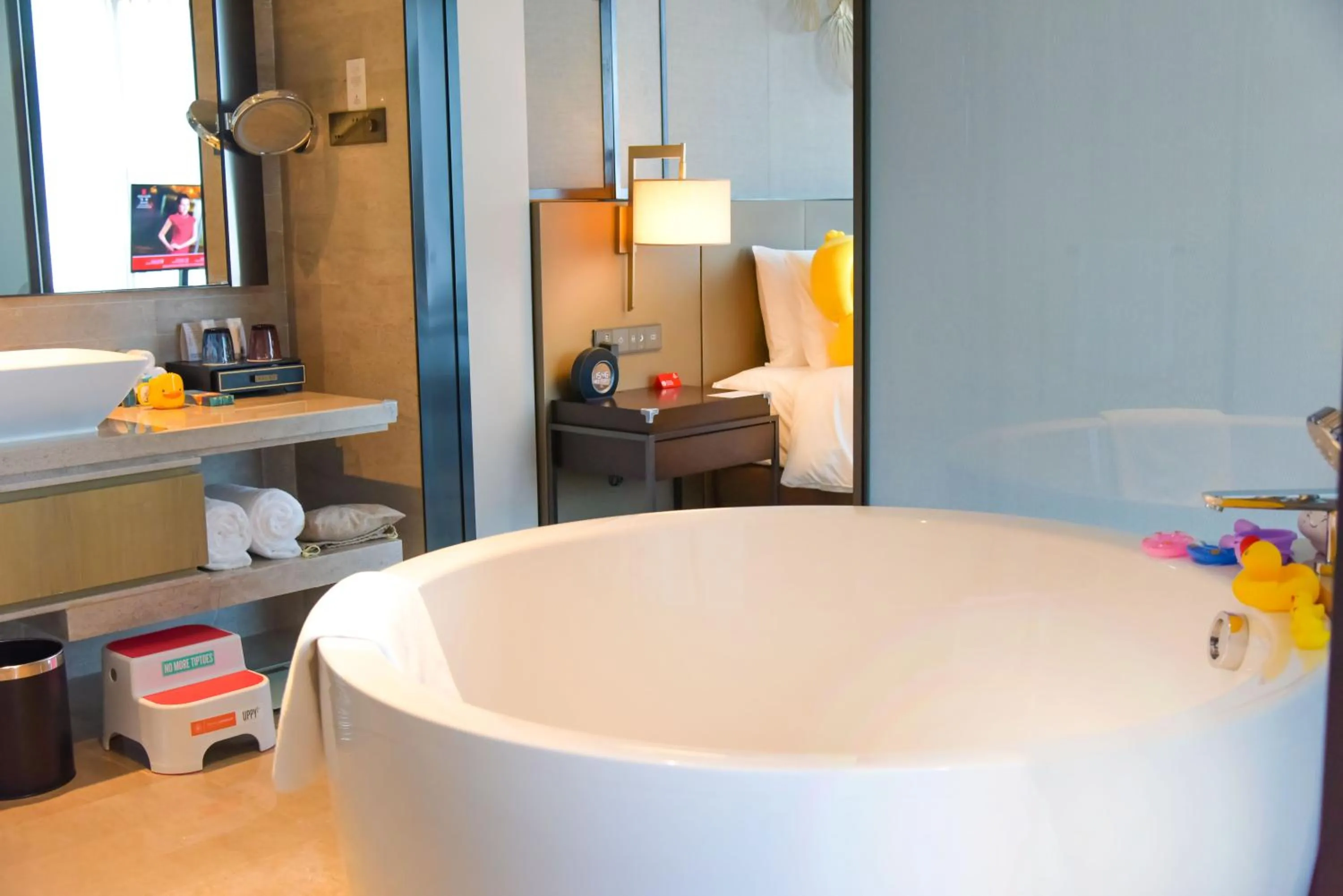 Bathroom in HUALUXE Xiamen Haicang Habour View