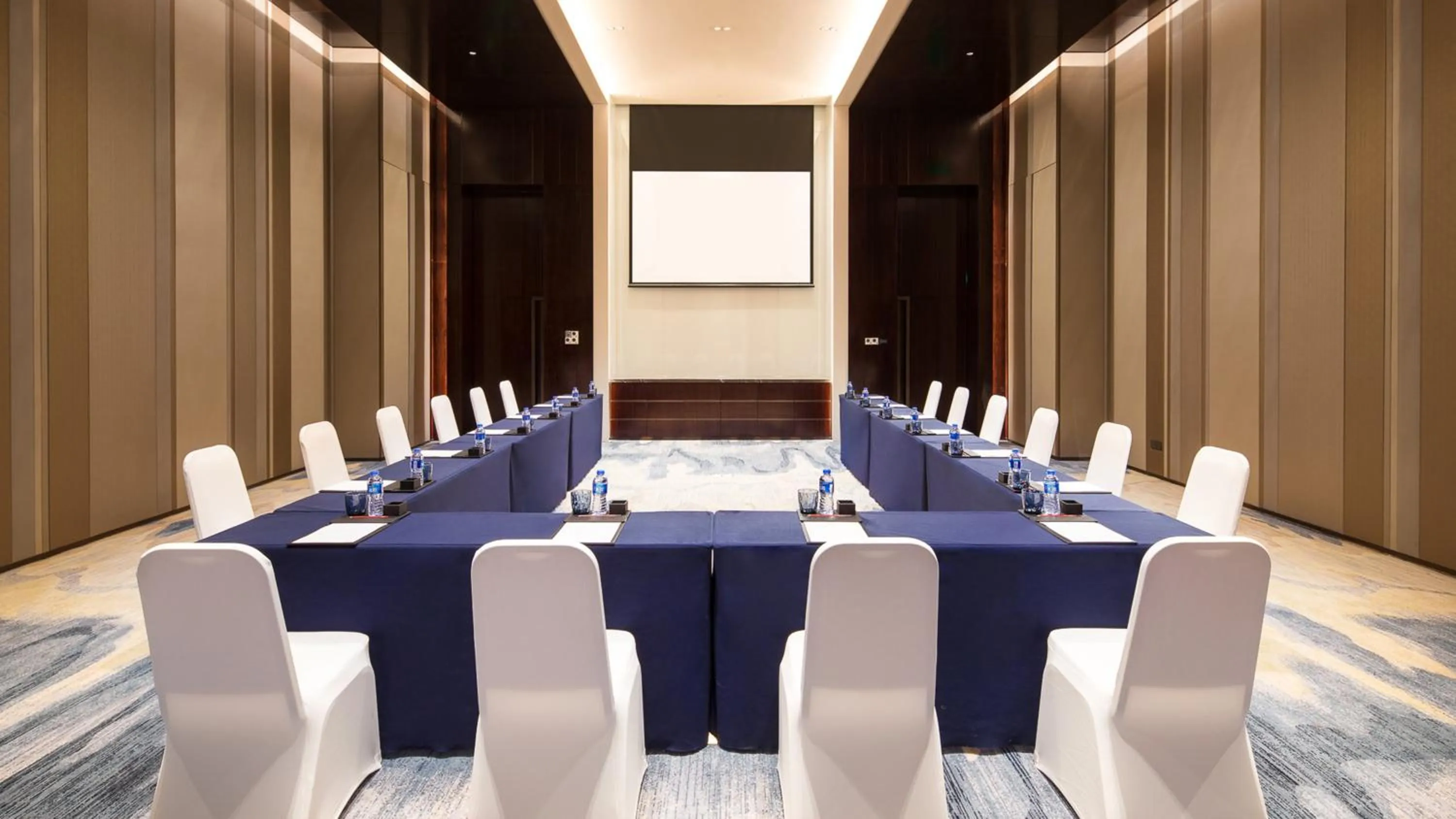 Meeting/conference room in HUALUXE Xiamen Haicang Habour View