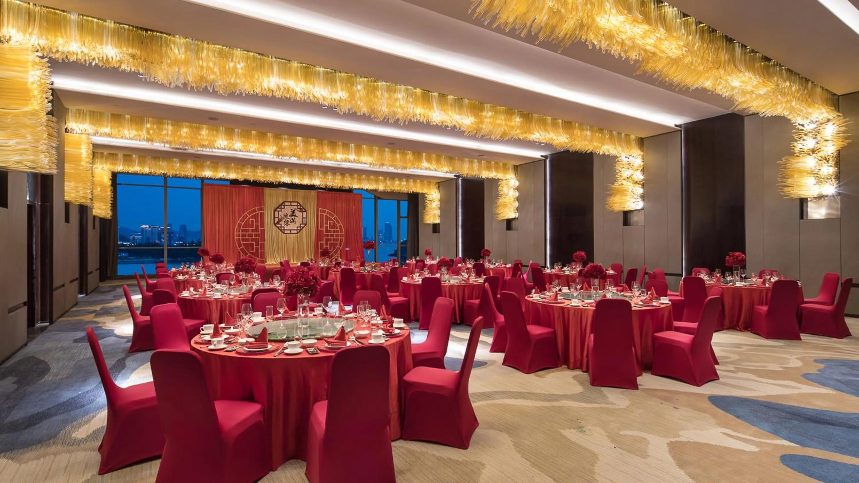 Meeting/conference room in HUALUXE Xiamen Haicang Habour View