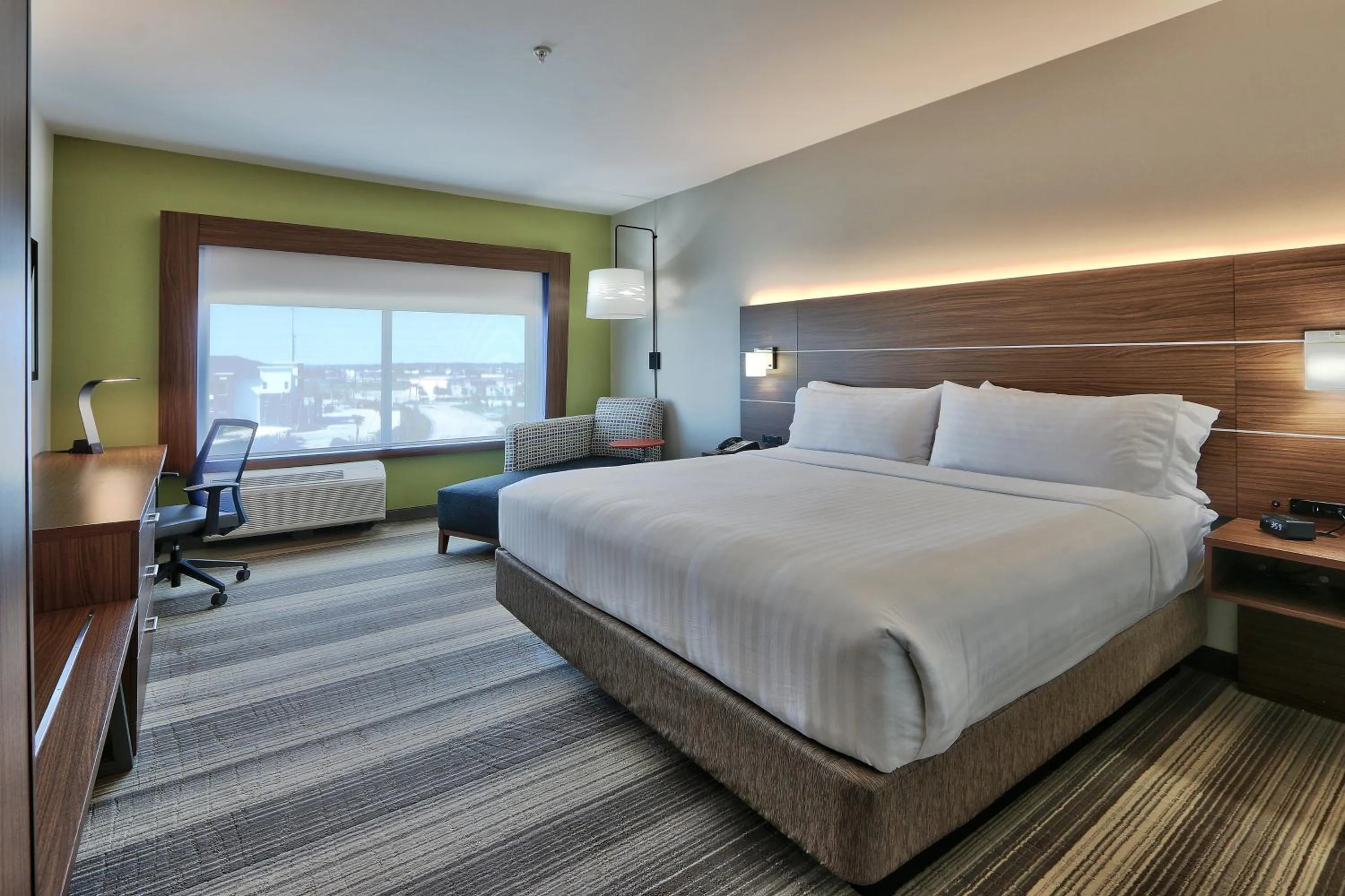 Photo of the whole room, Bed in Holiday Inn Express & Suites - Houston East - Beltway 8 by IHG