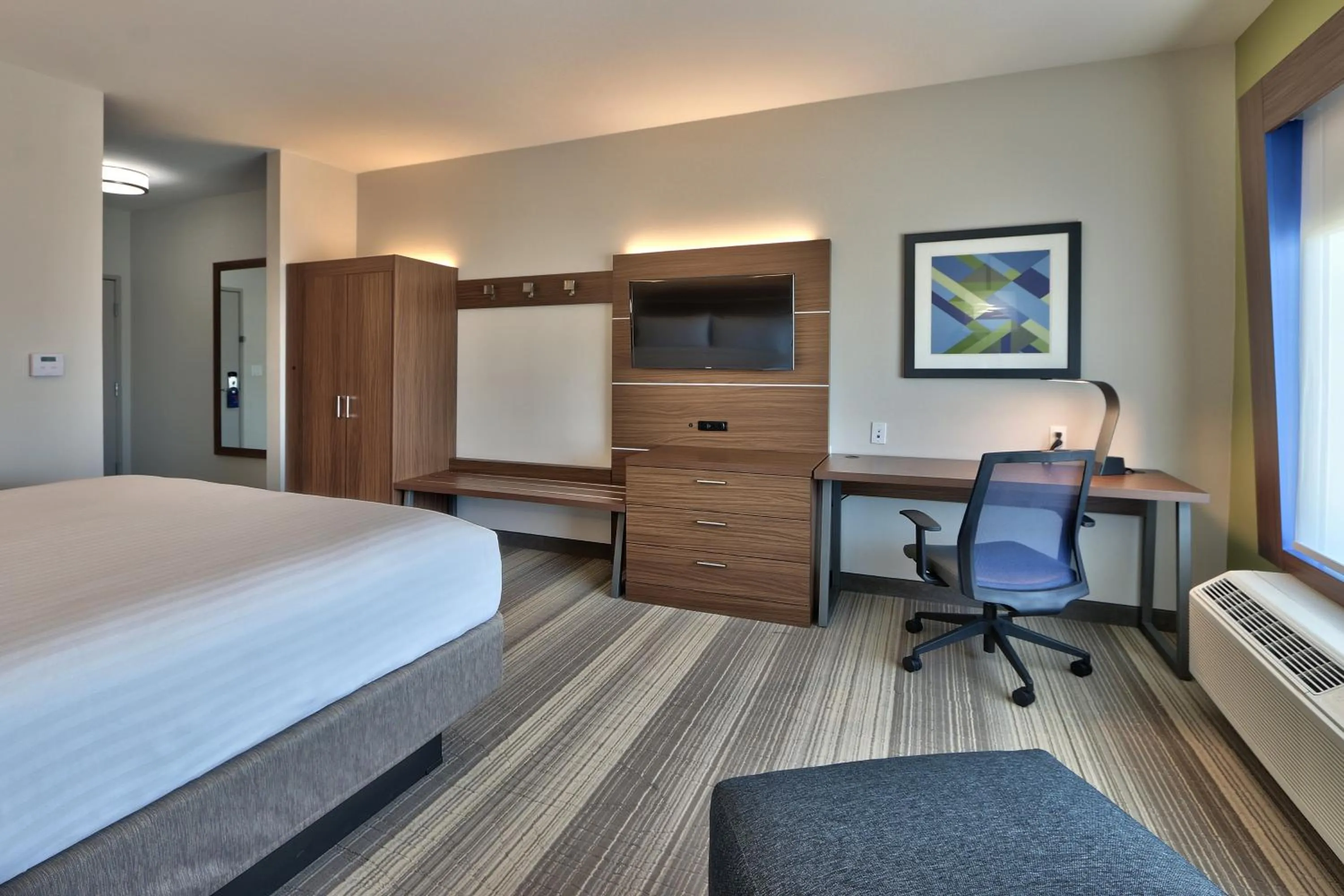 Photo of the whole room, Bed in Holiday Inn Express & Suites - Houston East - Beltway 8 by IHG