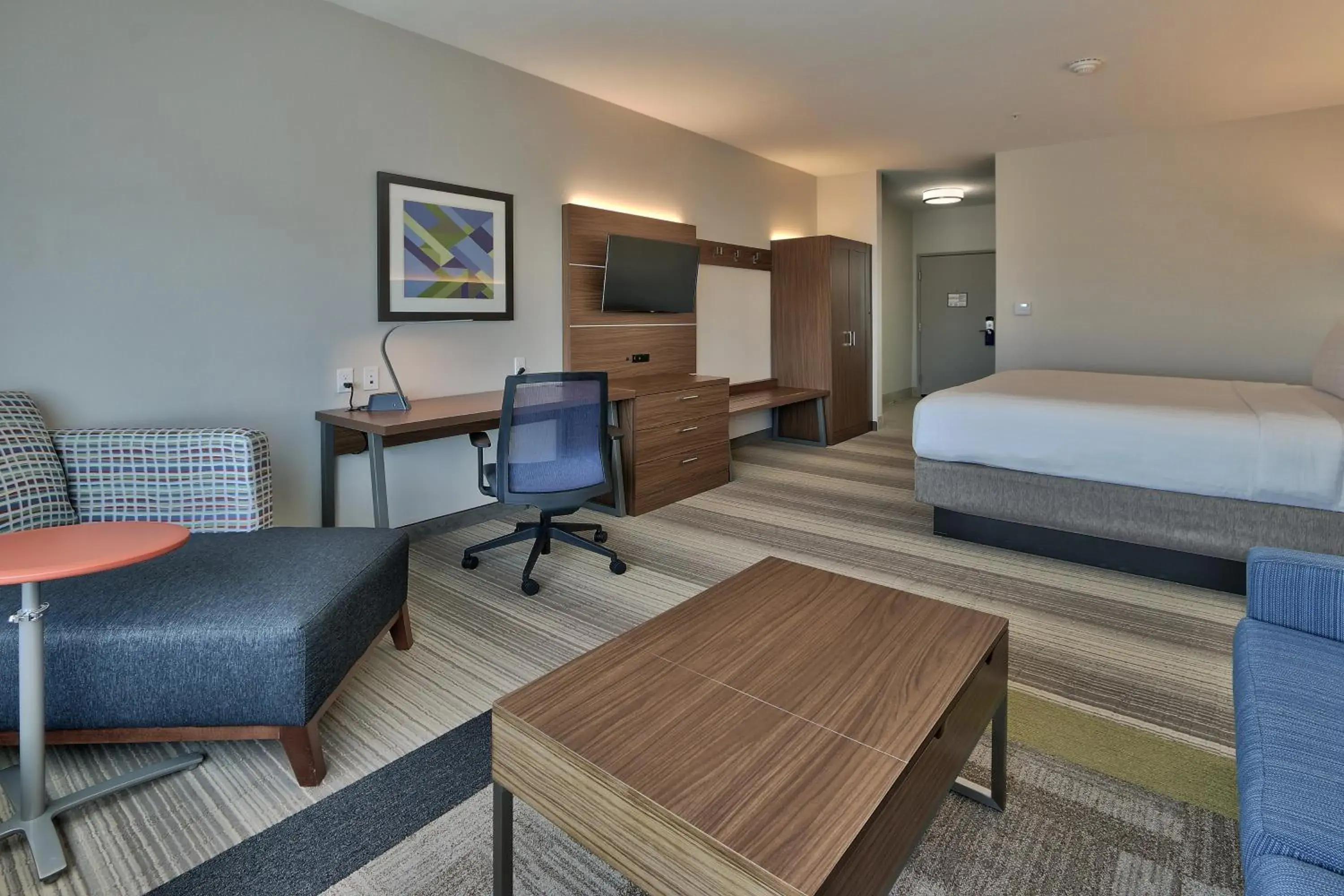 Photo of the whole room, Bed in Holiday Inn Express & Suites - Houston East - Beltway 8 by IHG Photo of the whole room, Bed in Holiday Inn Express & Suites - Houston East - Beltway 8 by IHG