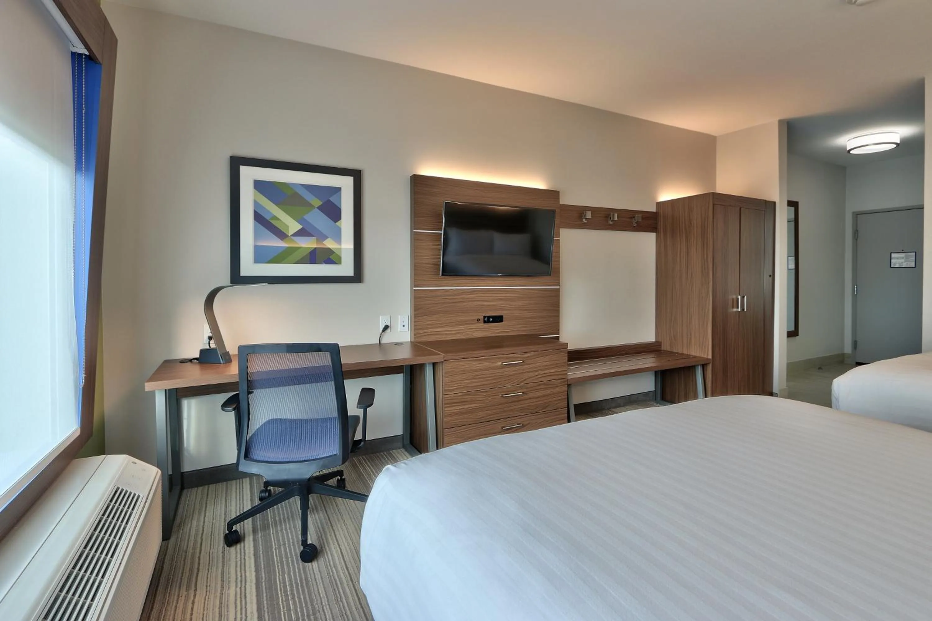 Photo of the whole room, Bed in Holiday Inn Express & Suites - Houston East - Beltway 8 by IHG