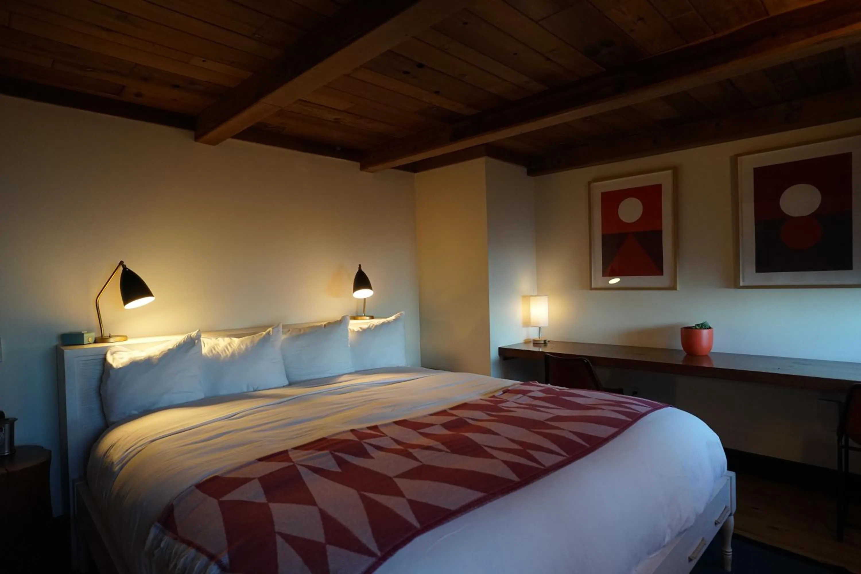 Bedroom, Bed in Timber Cove Resort