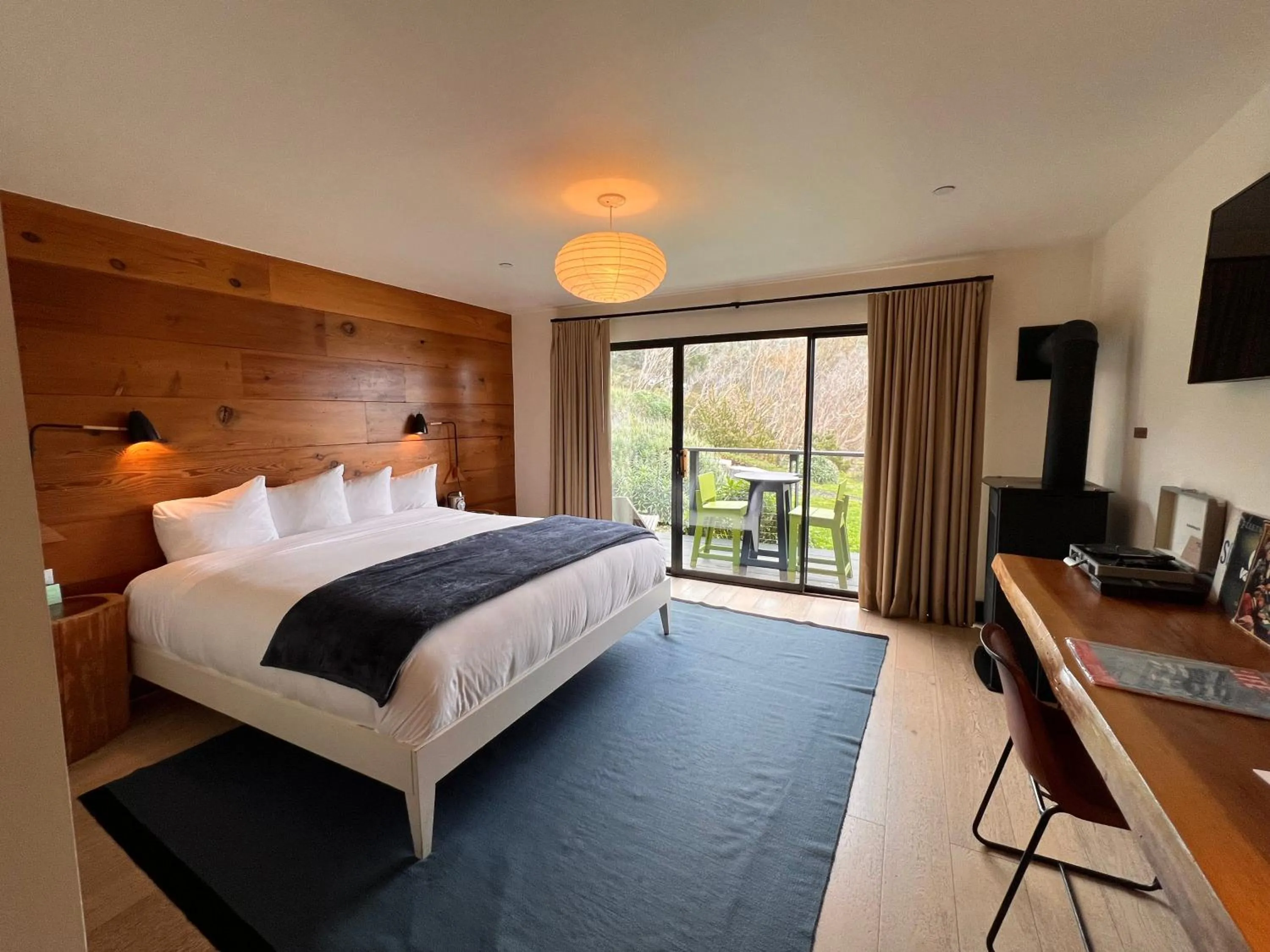 Bedroom, Bed in Timber Cove Resort