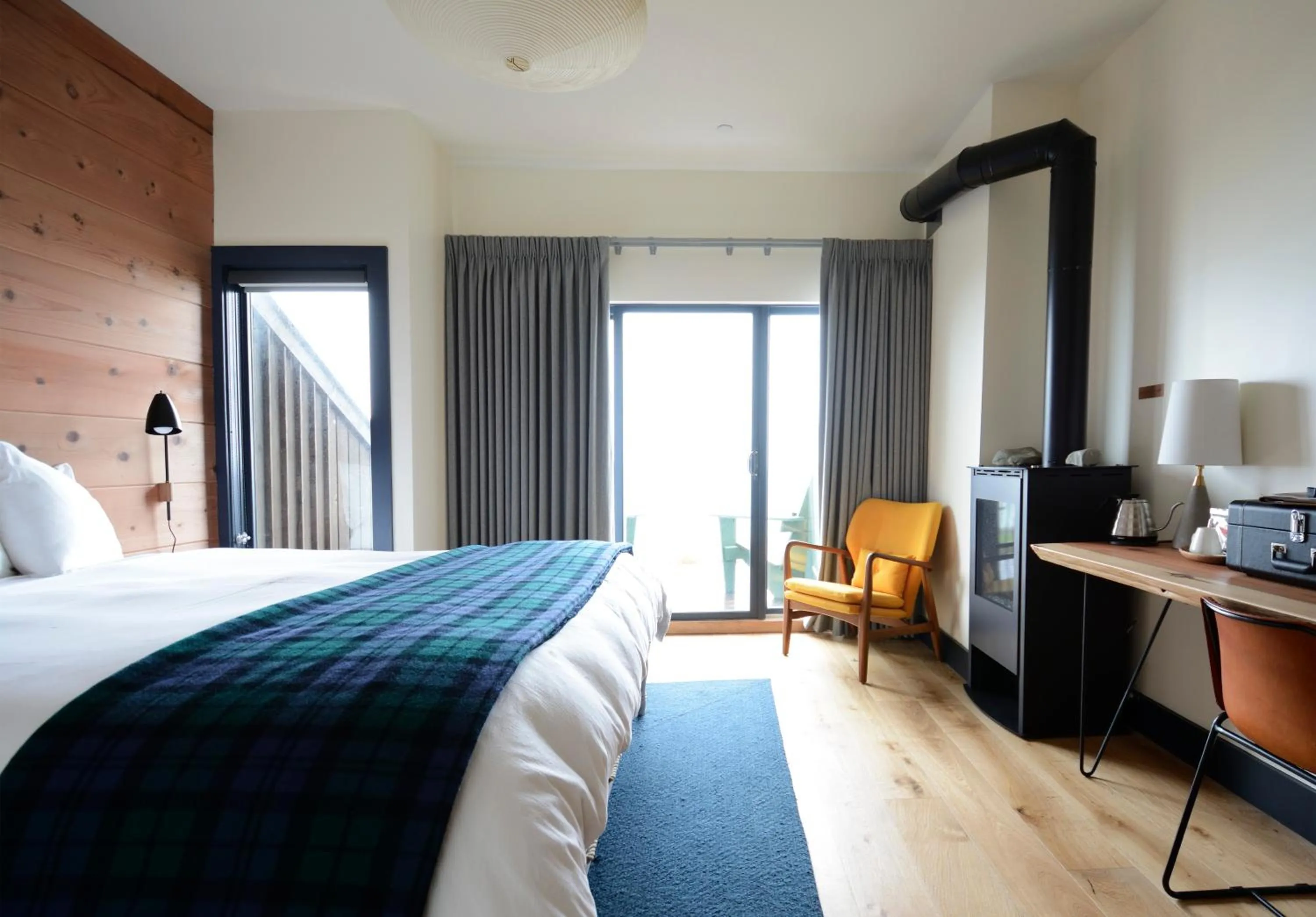 Photo of the whole room, Bed in Timber Cove Resort