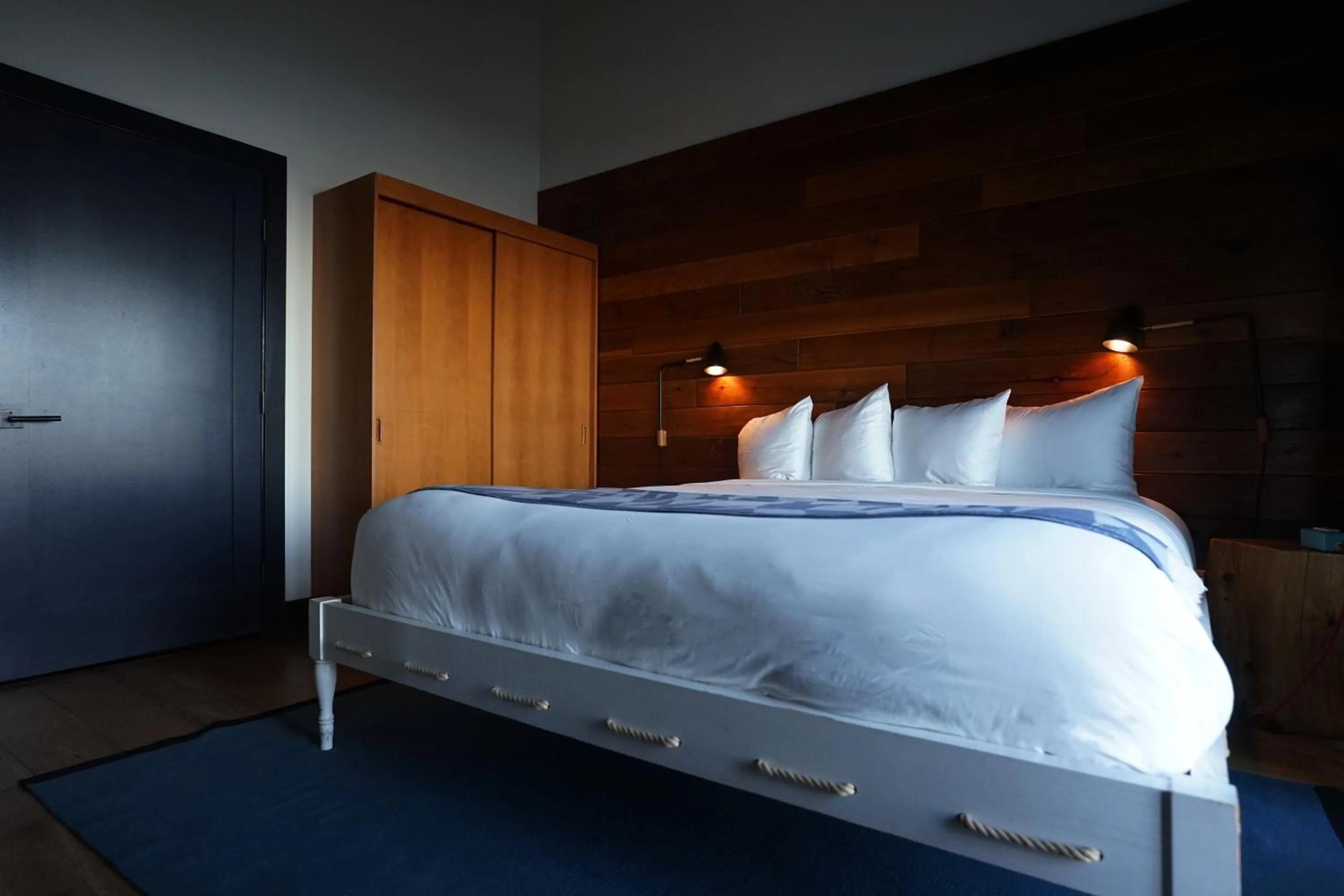 Bed in Timber Cove Resort