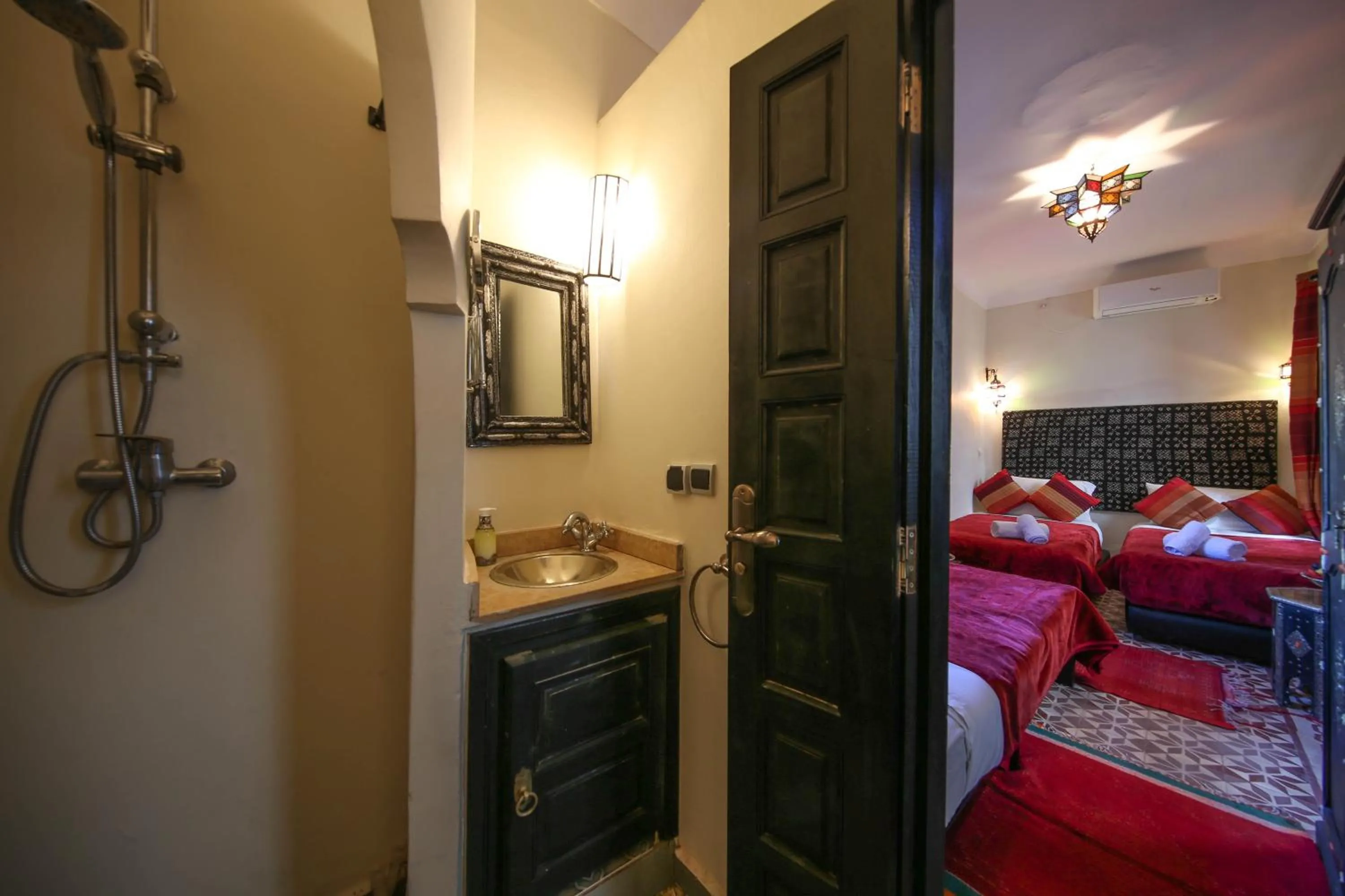 Bathroom, Bed in Riad Africa - Marrakech Medina Maison d'Hote