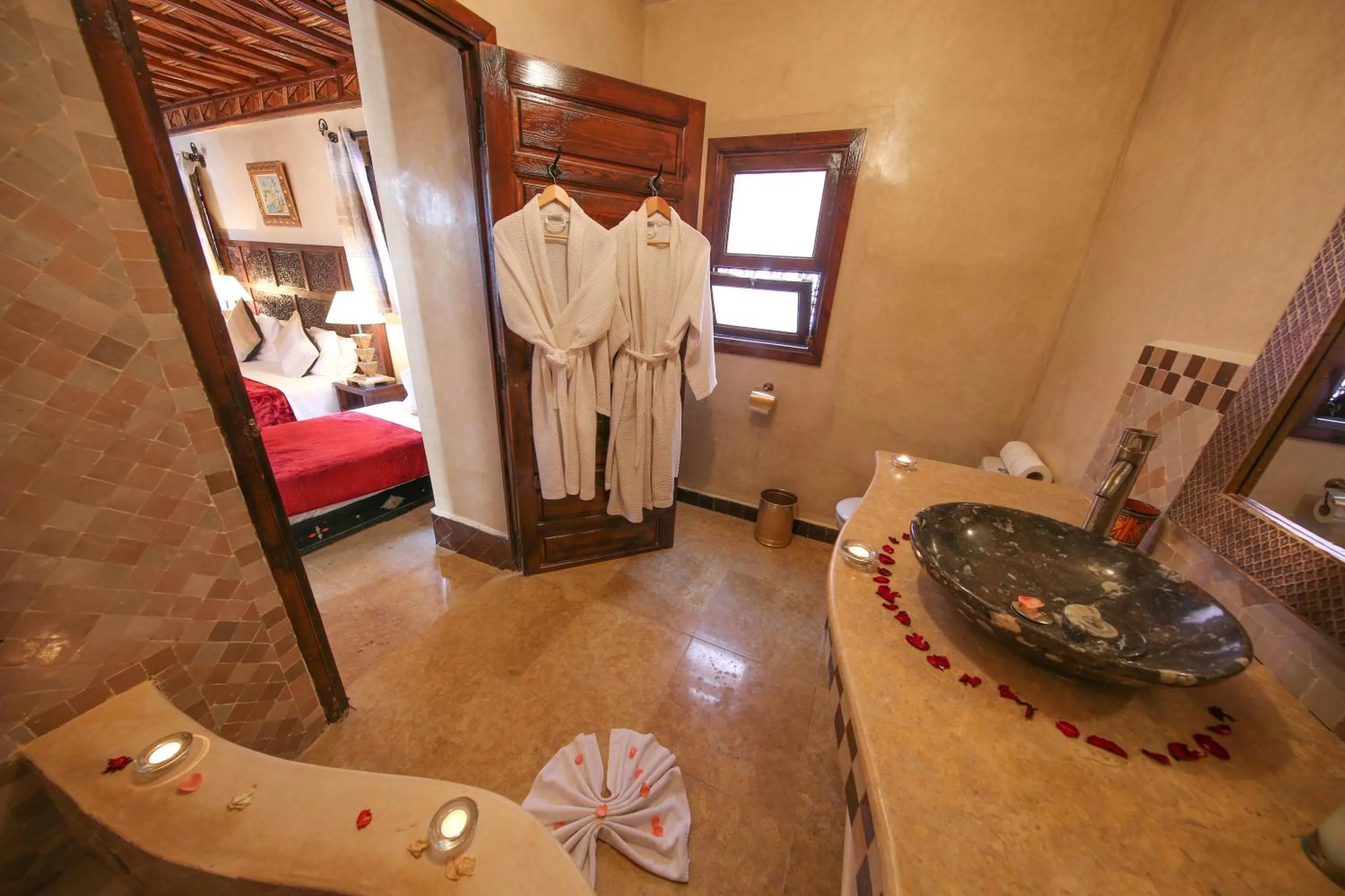 Bathroom, Bed in Riad Africa - Marrakech Medina Maison d'Hote