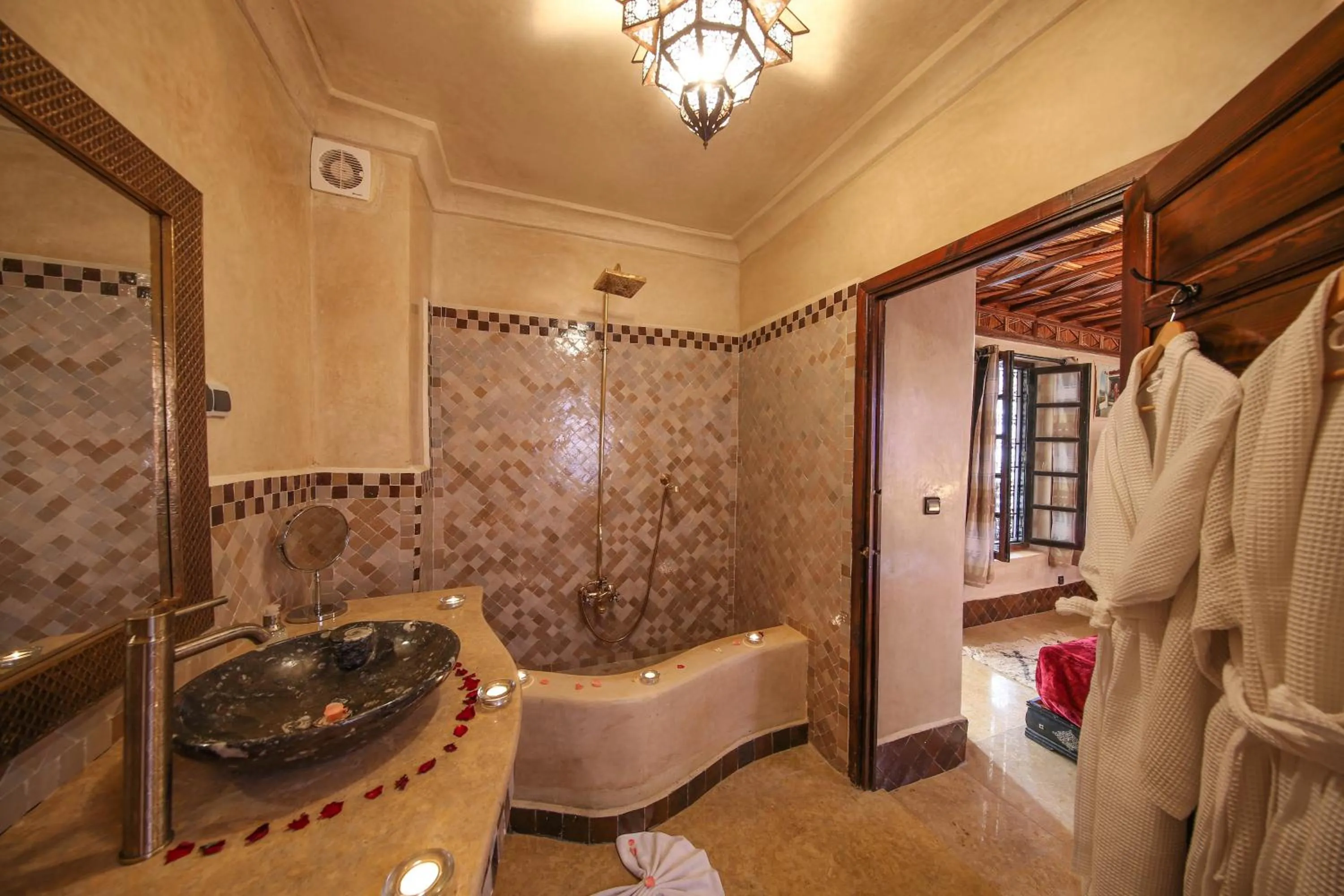 Bathroom, Bed in Riad Africa - Marrakech Medina Maison d'Hote